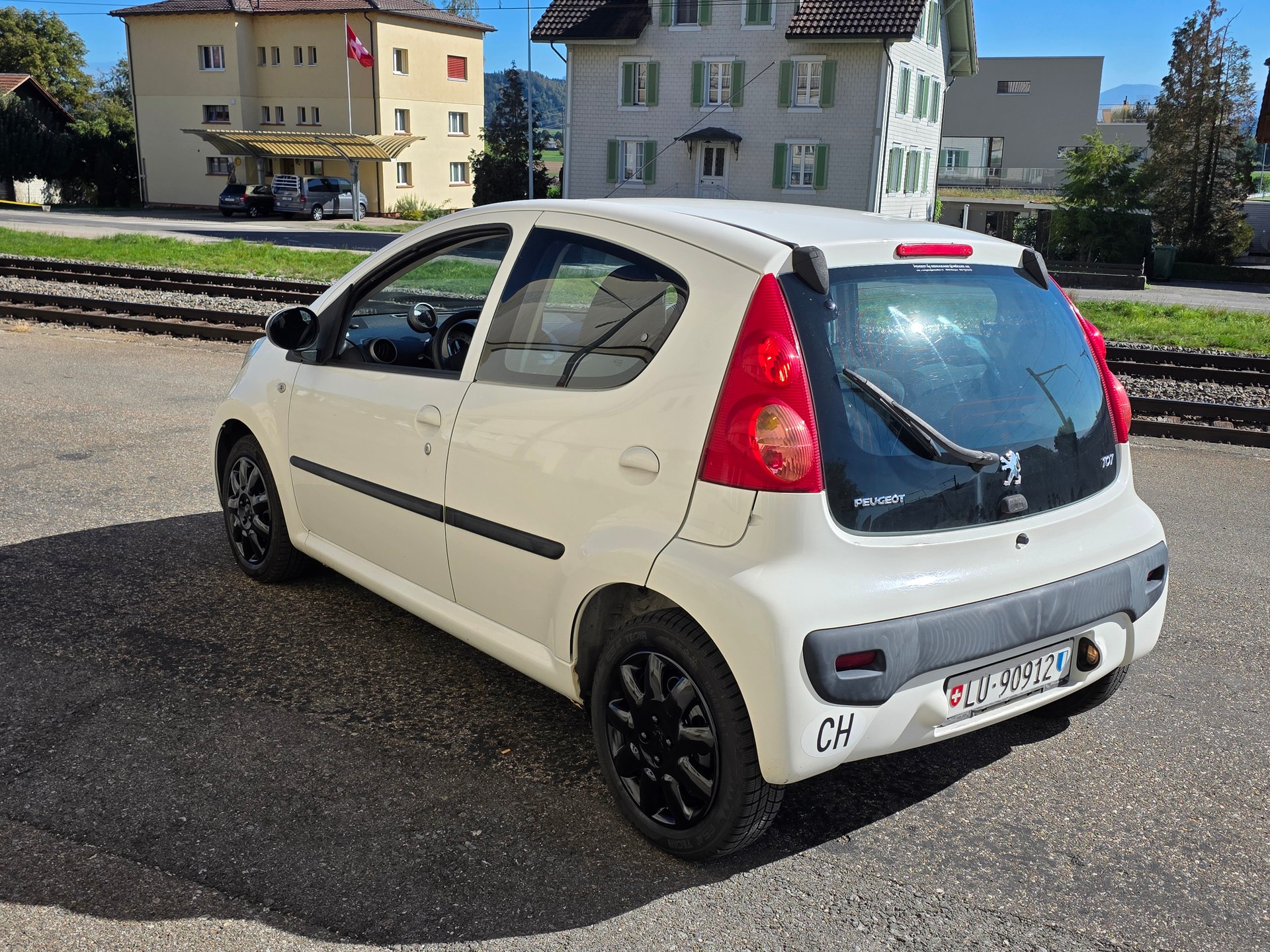 PEUGEOT 107 1.0 Trendy BMP5-image-3