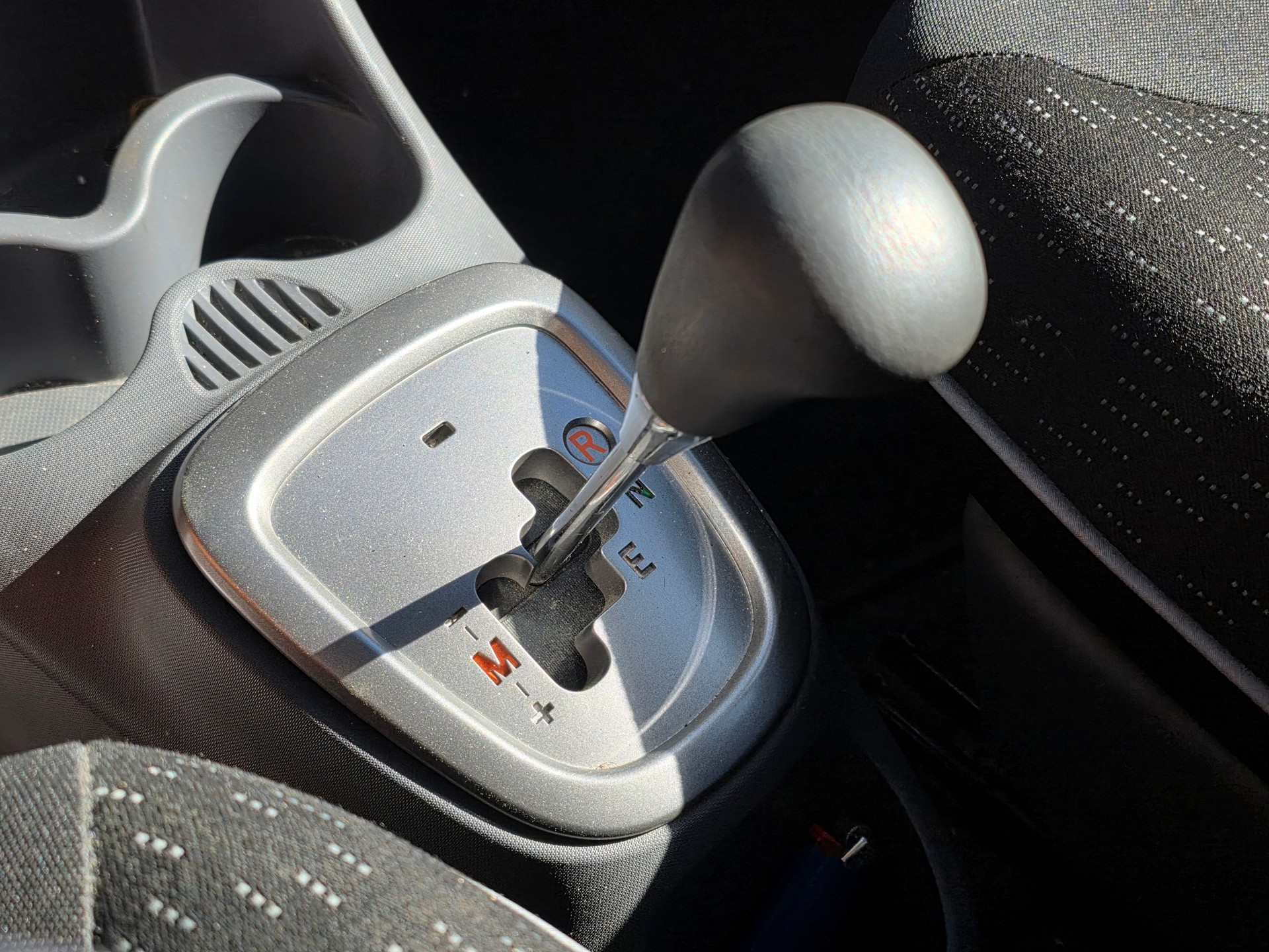 PEUGEOT 107 1.0 Trendy BMP5-image-6