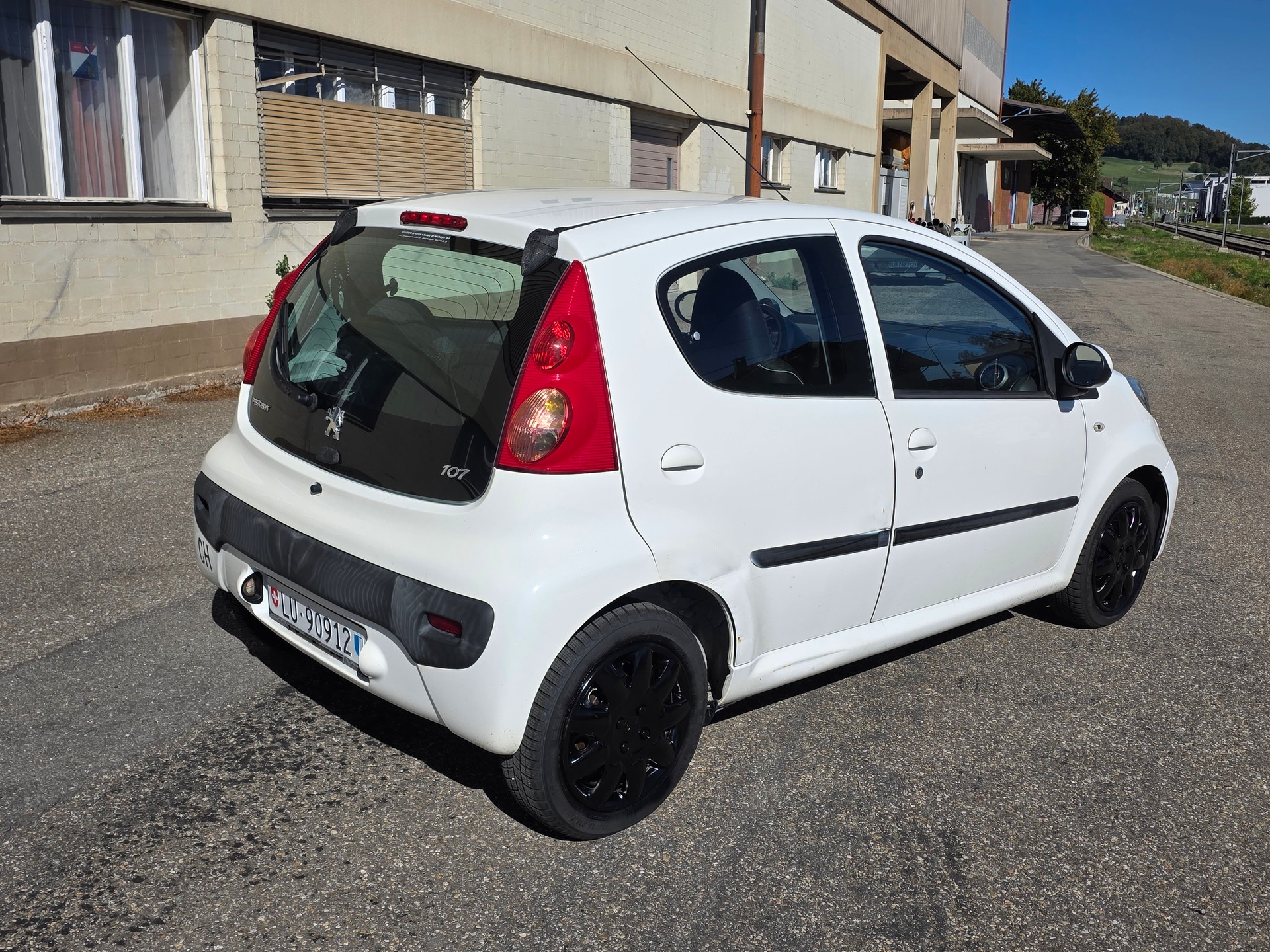PEUGEOT 107 1.0 Trendy BMP5-image-2