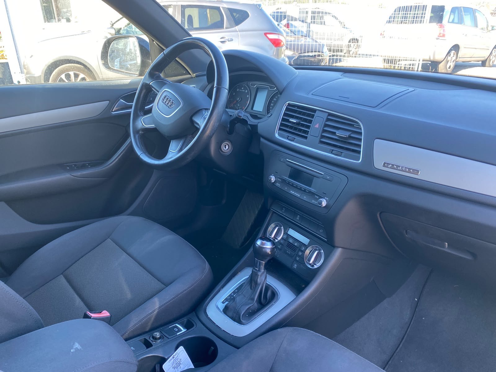 AUDI Q3 2.0 TFSI quattro S-tronic-image-8