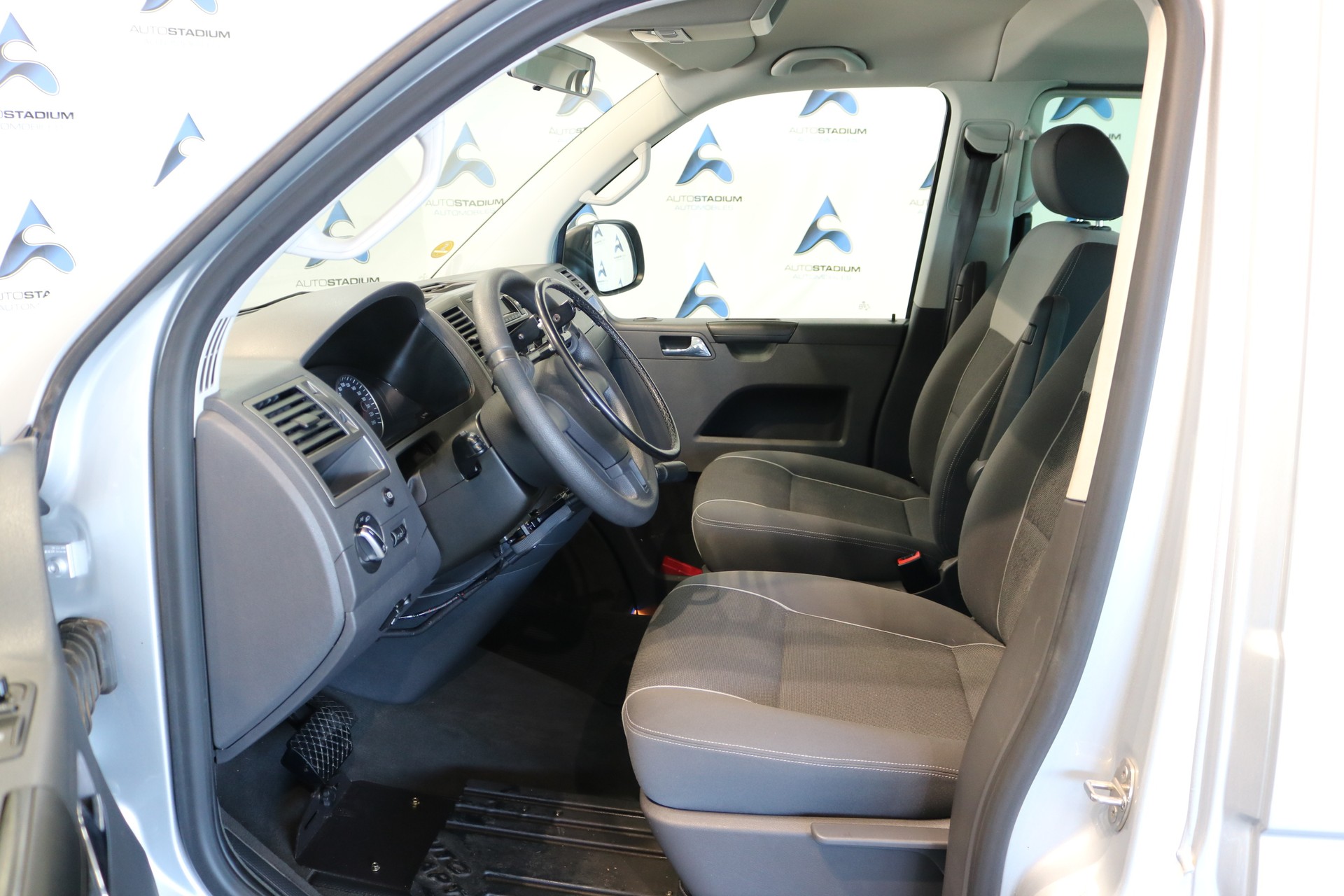 VW T5 Multivan 2.0 TDI CR Startline DSG-image-2
