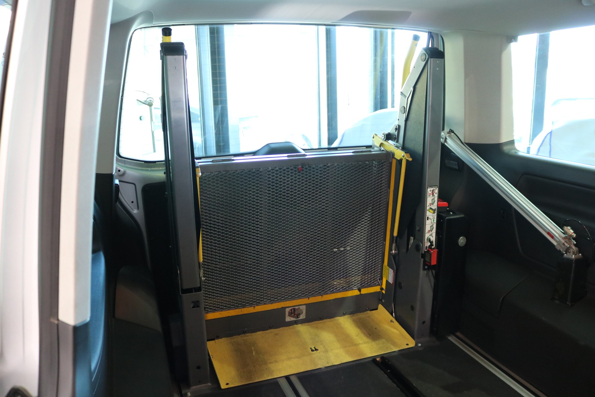 VW T5 Multivan 2.0 TDI CR Startline DSG-image-36