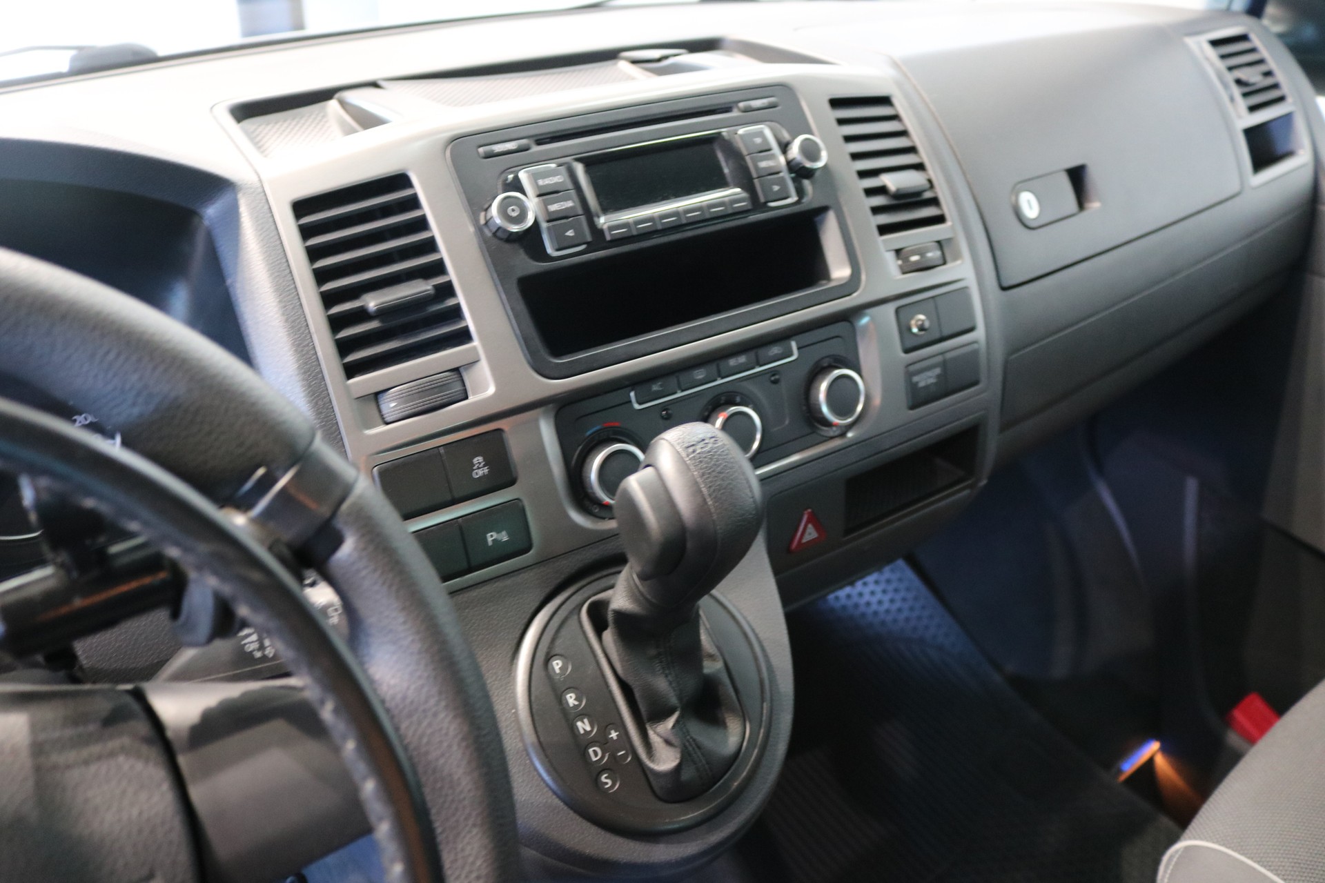 VW T5 Multivan 2.0 TDI CR Startline DSG-image-40