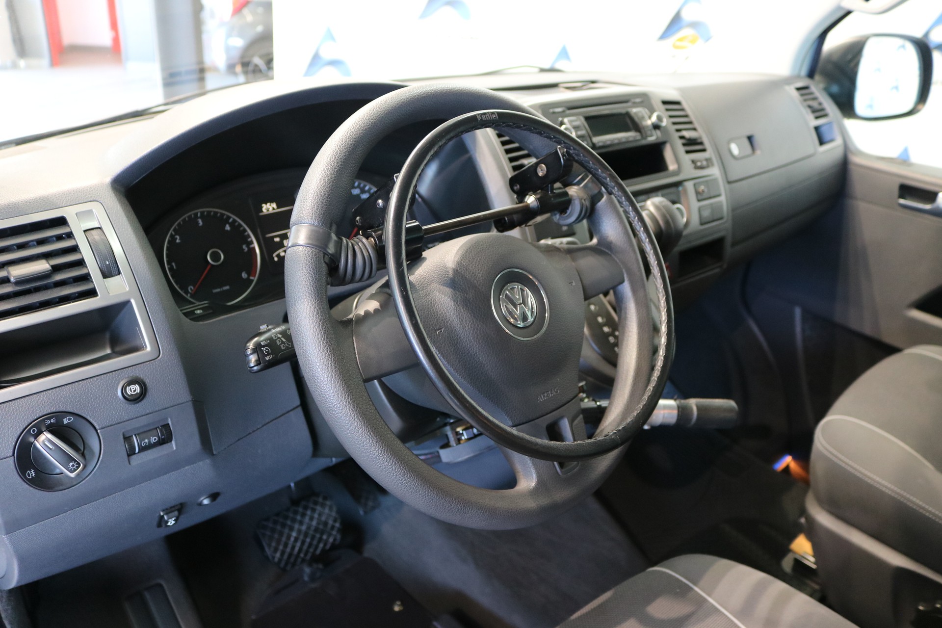 VW T5 Multivan 2.0 TDI CR Startline DSG-image-1