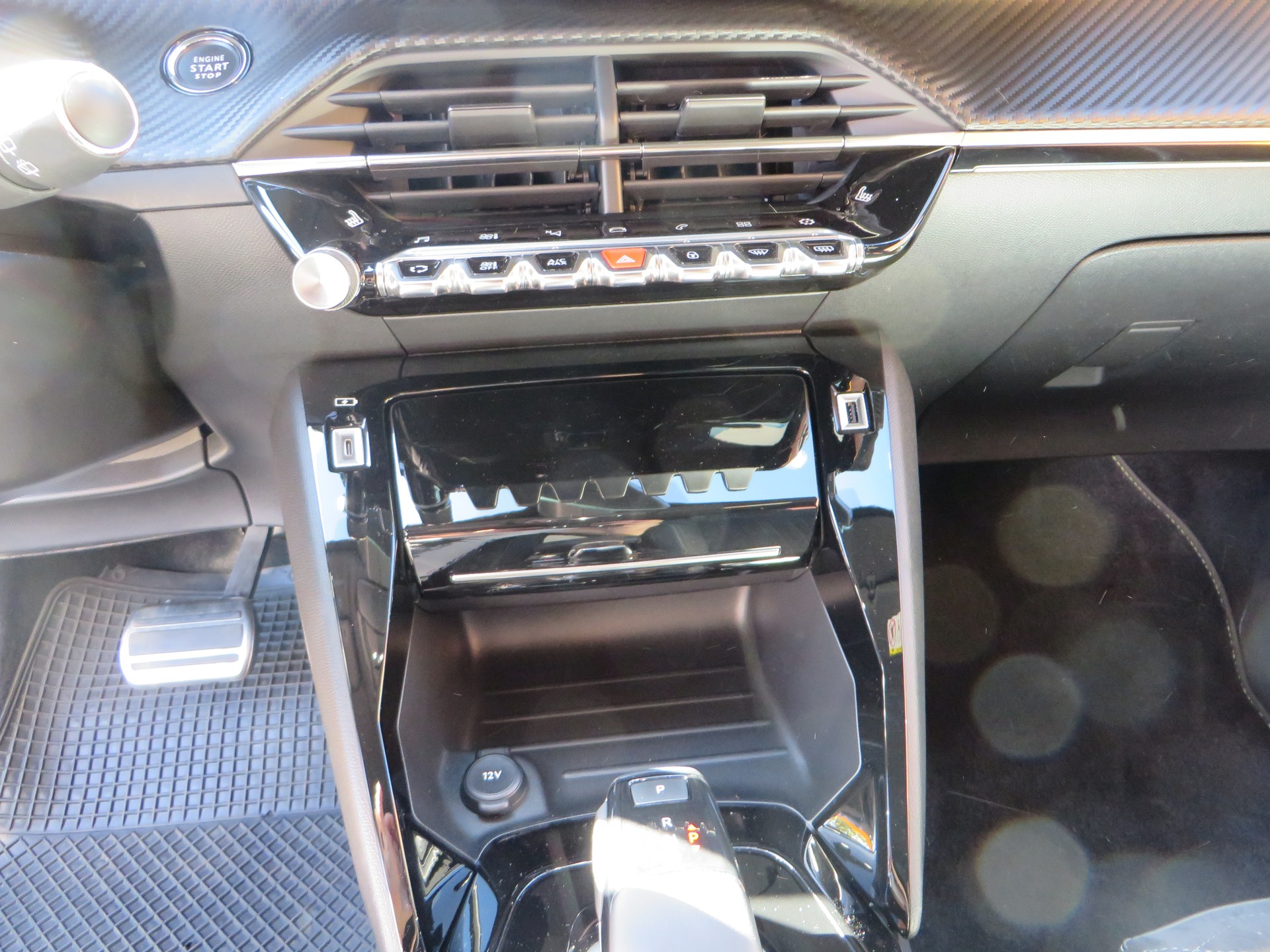 PEUGEOT 208 1.2 PureTech GT EAT8-image-8