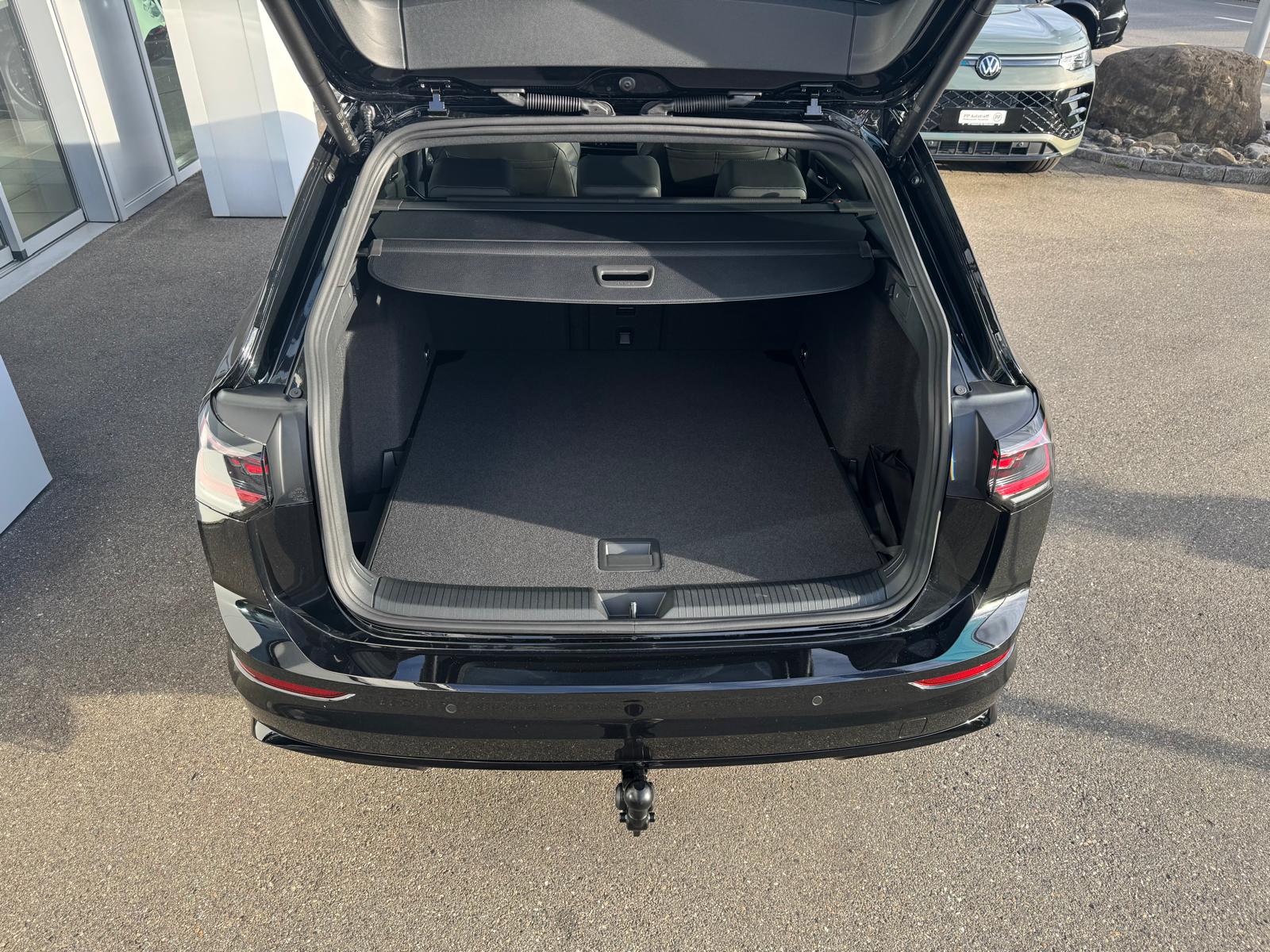 VW Golf Variant 2.0 TSI R-Line DSG 4 Motion-image-4