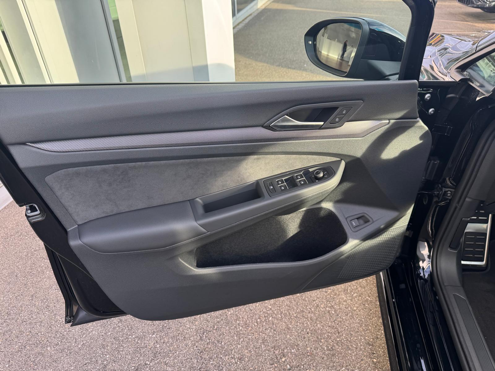 VW Golf Variant 2.0 TSI R-Line DSG 4 Motion-image-9