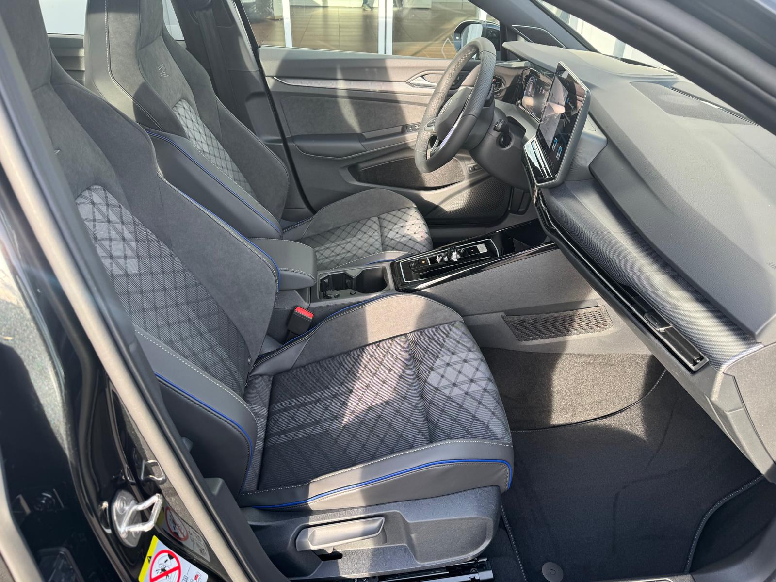 VW Golf Variant 2.0 TSI R-Line DSG 4 Motion-image-2