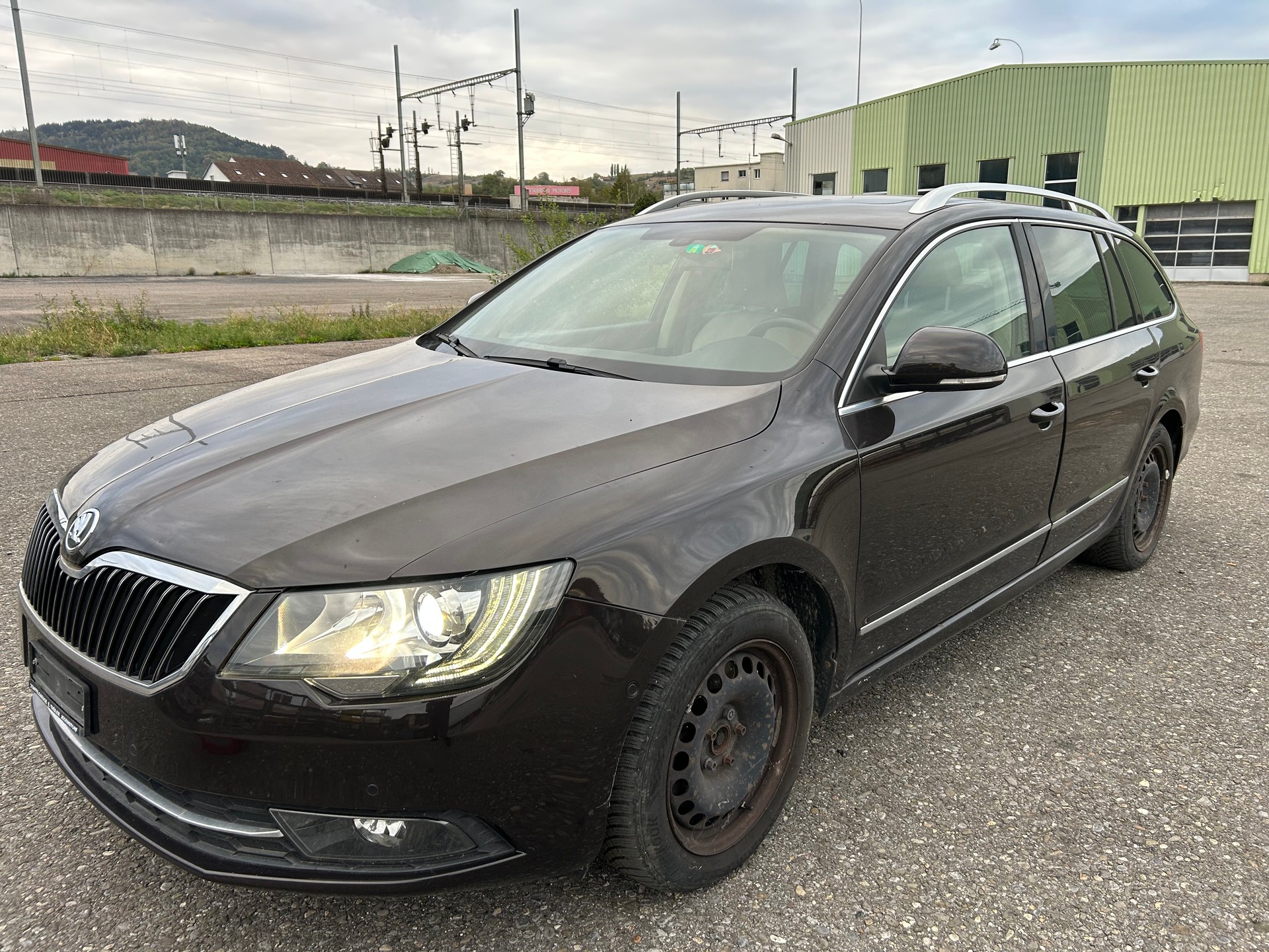 SKODA Superb Combi 2.0 TDi Elegance 4x4 DSG-image-0