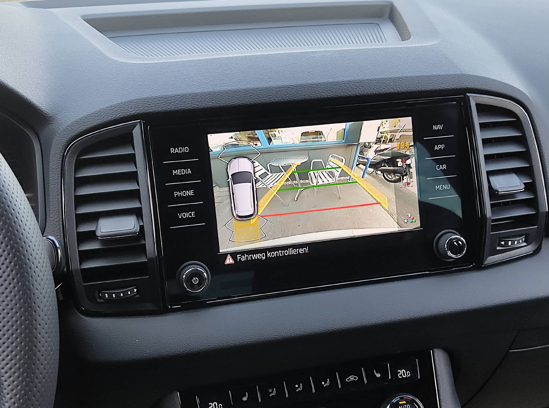 SKODA Karoq 2.0 TSI SportLine 4x4 DSG-image-8