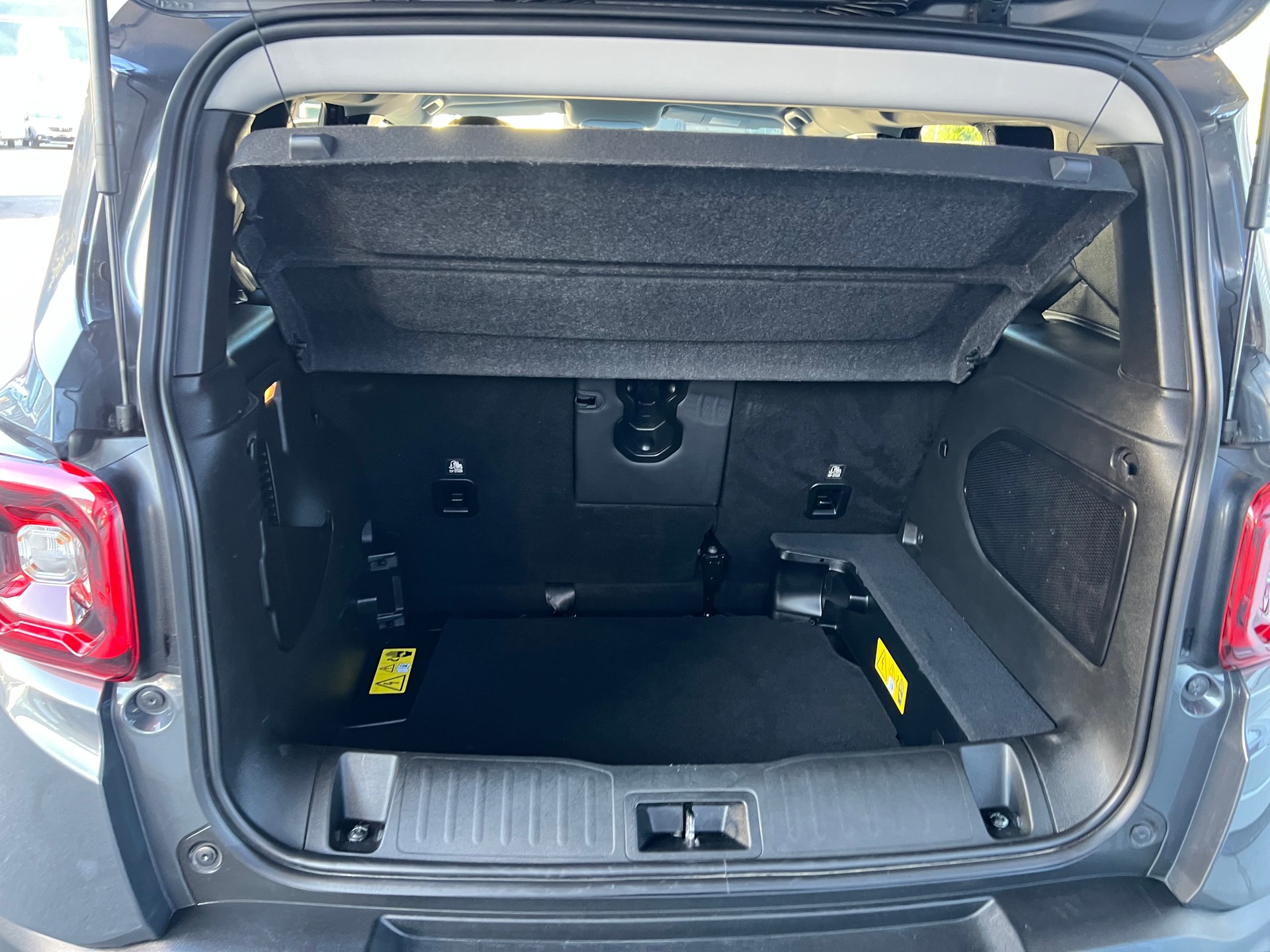 JEEP Renegade 1.3 T 4x4 PHEV Swiss Limited Plus *** CH- Fahrzeug **-image-11