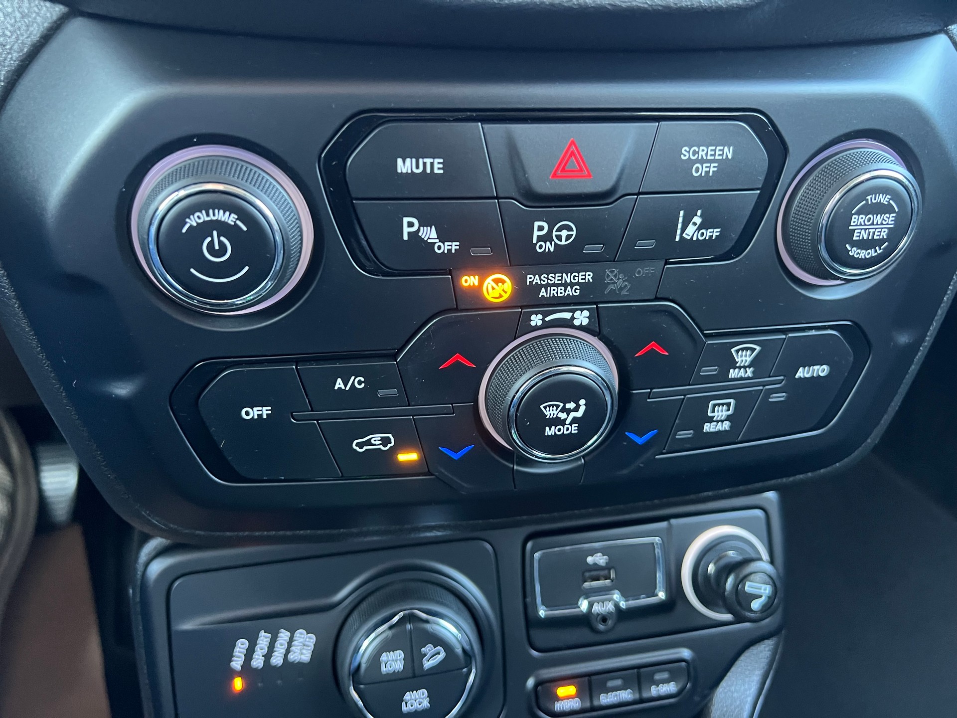 JEEP Renegade 1.3 T 4x4 PHEV Swiss Limited Plus *** CH- Fahrzeug **-image-22