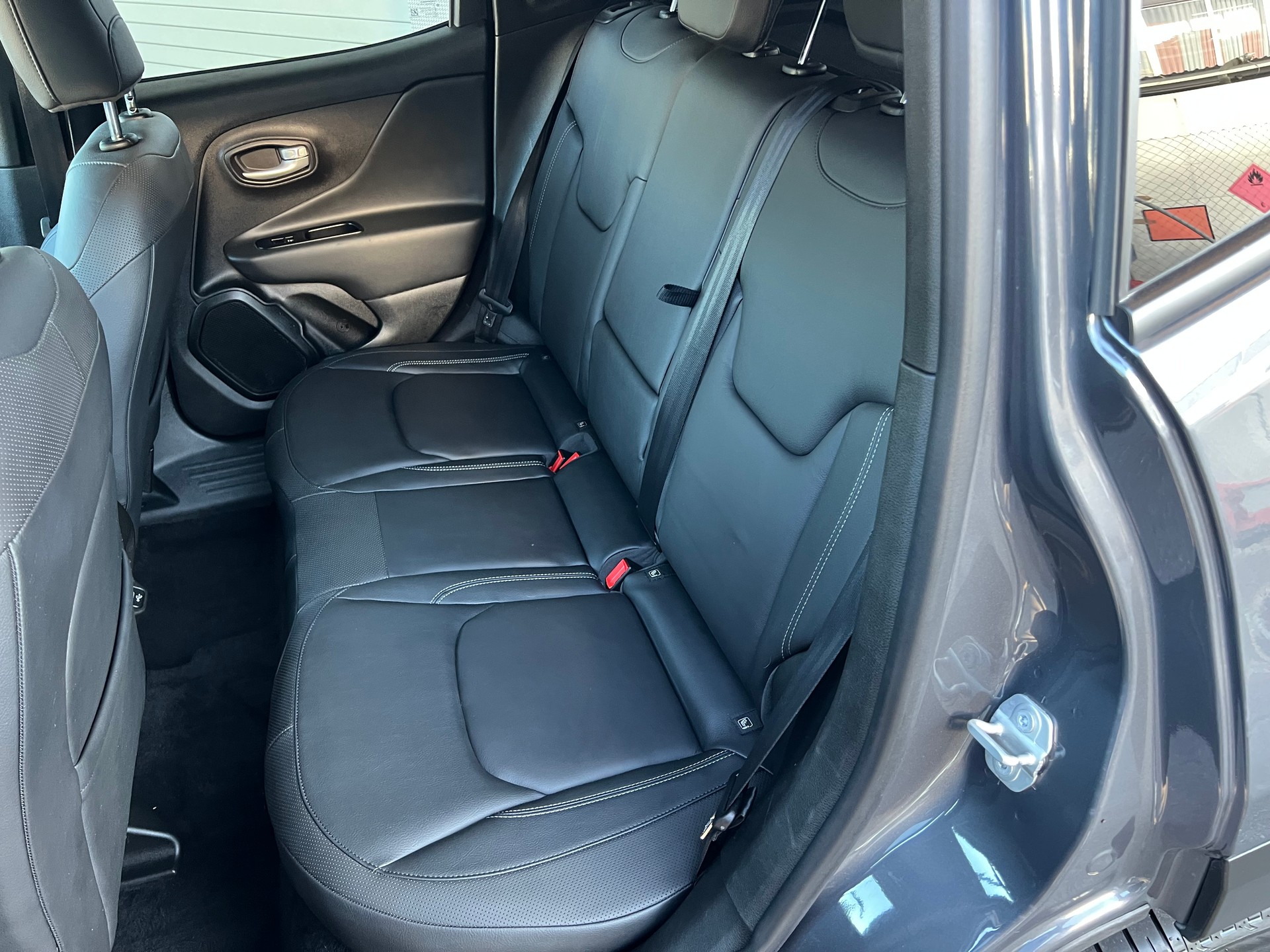 JEEP Renegade 1.3 T 4x4 PHEV Swiss Limited Plus *** CH- Fahrzeug **-image-14