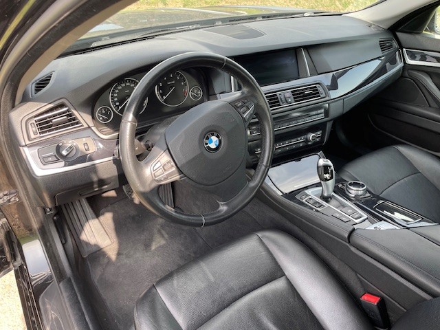 BMW 528i xDrive-image-2