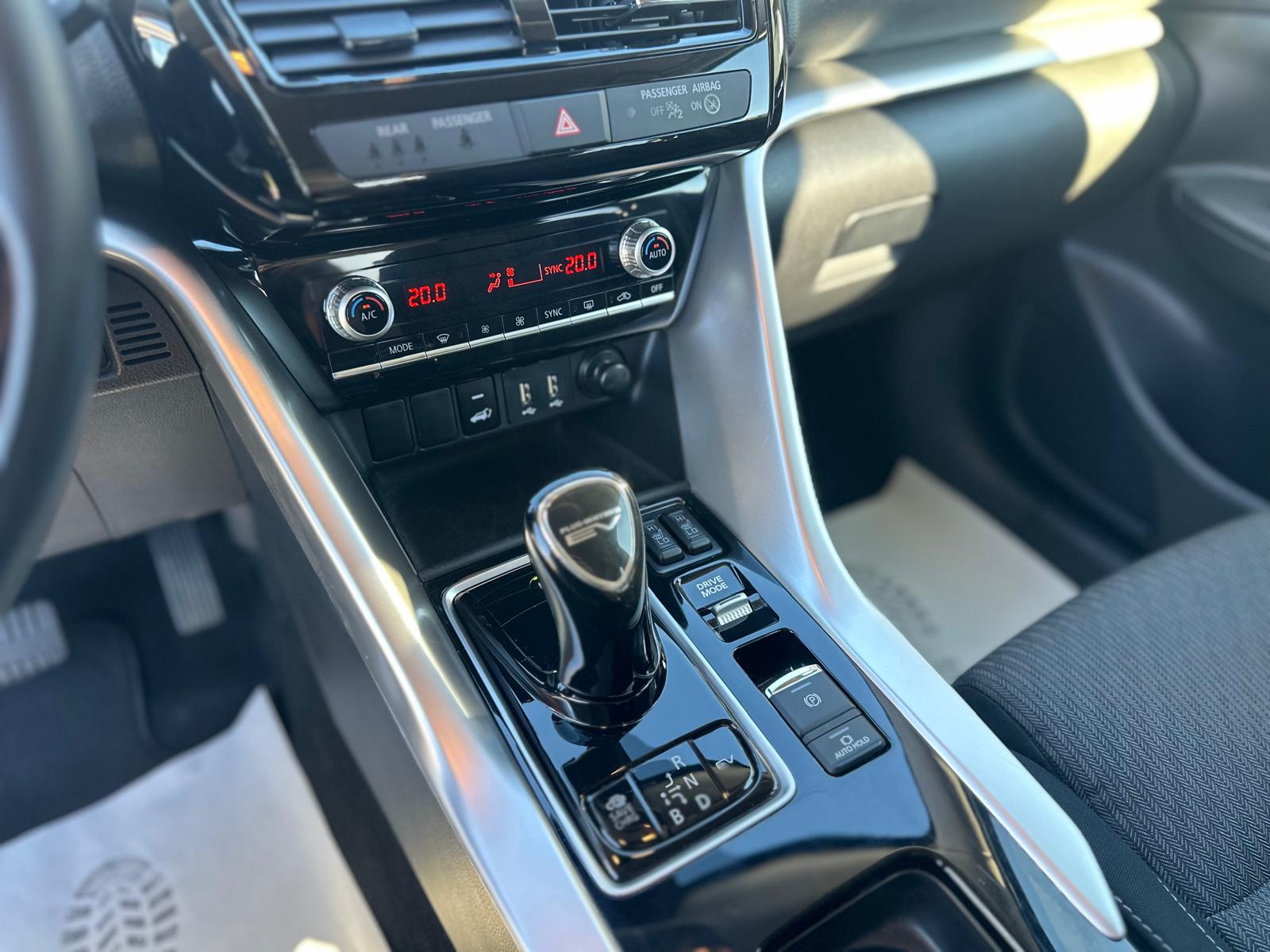 MITSUBISHI Eclipse Cross 2.4 PHEV Inform 4WD-image-12
