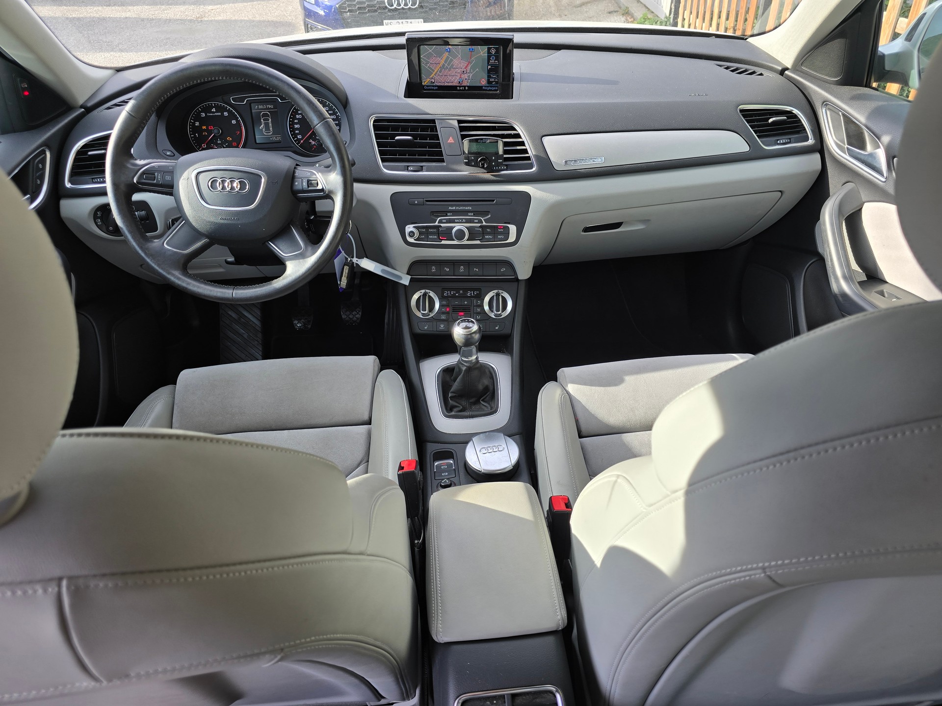 AUDI Q3 2.0 TFSI quattro-image-12