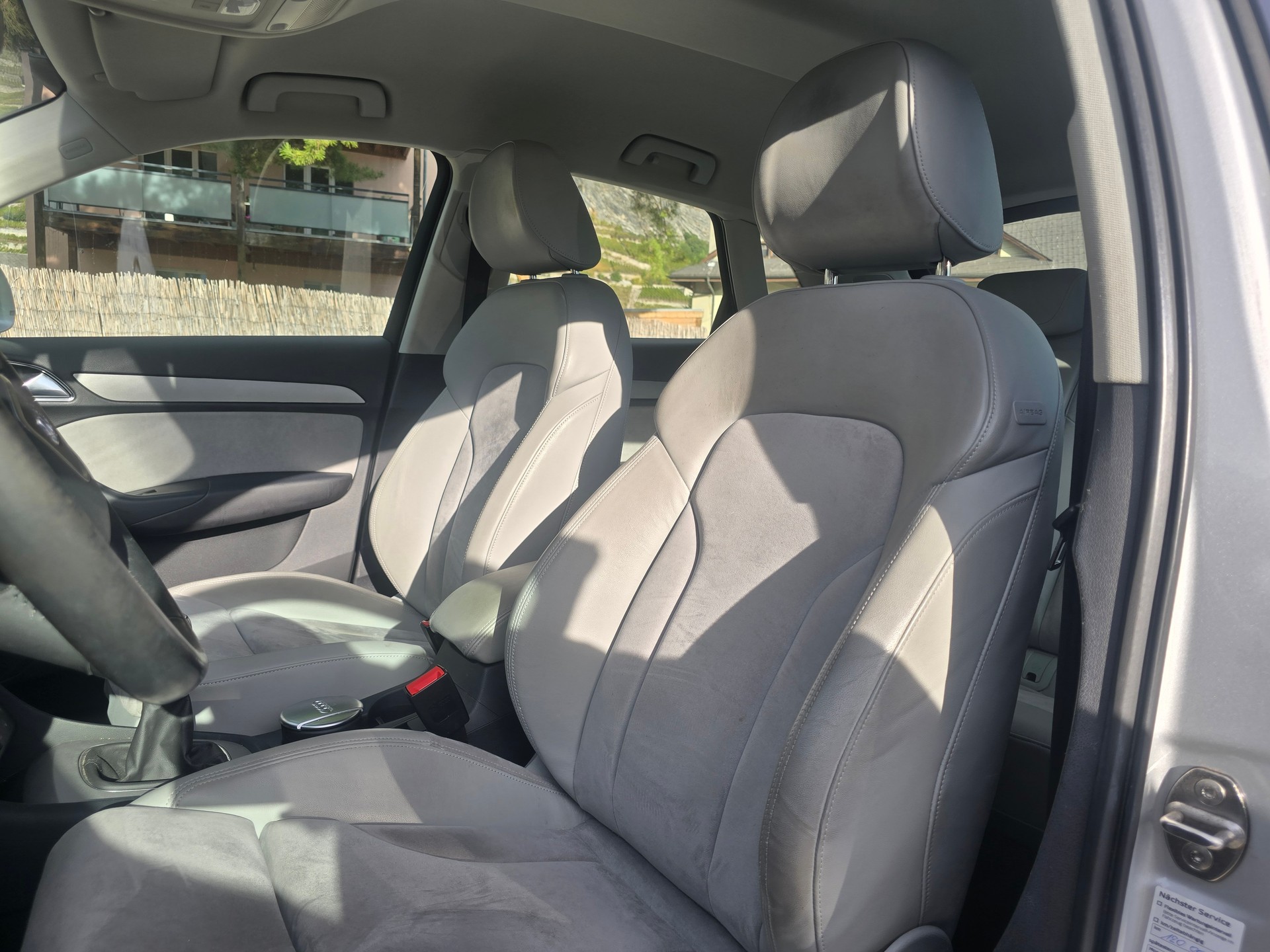 AUDI Q3 2.0 TFSI quattro-image-10