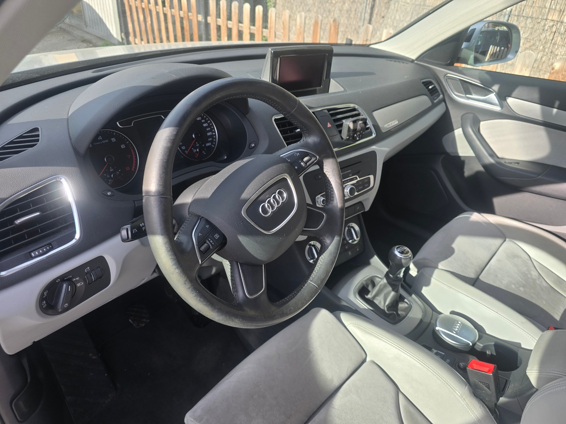 AUDI Q3 2.0 TFSI quattro-image-9