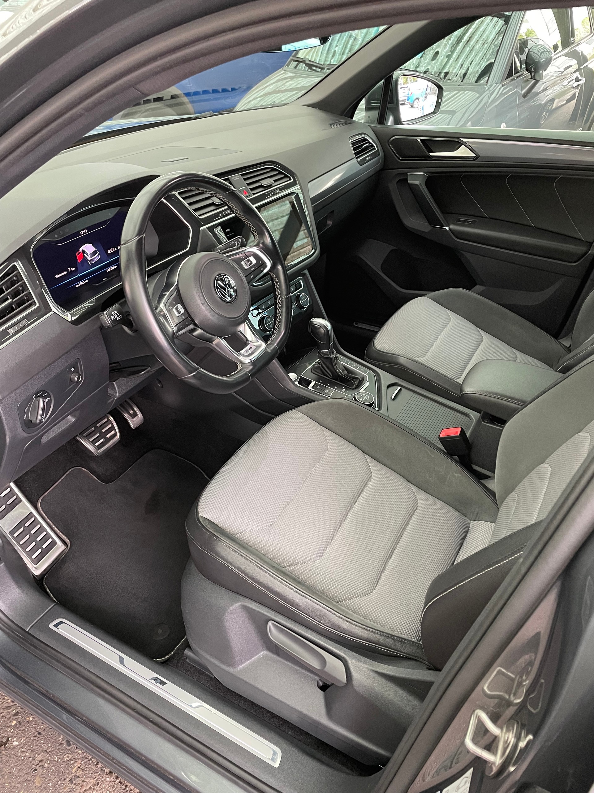 VW Tiguan 2.0TSI R-Line 4Motion DSG-image-6