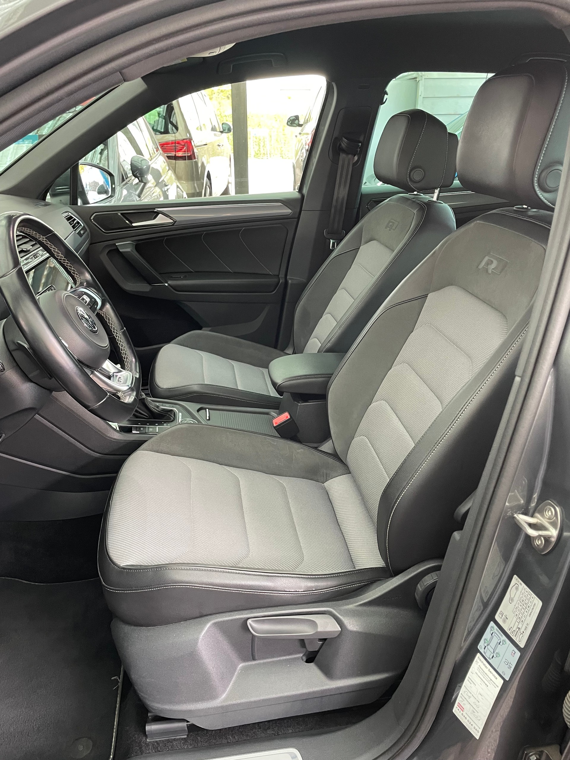 VW Tiguan 2.0TSI R-Line 4Motion DSG-image-7