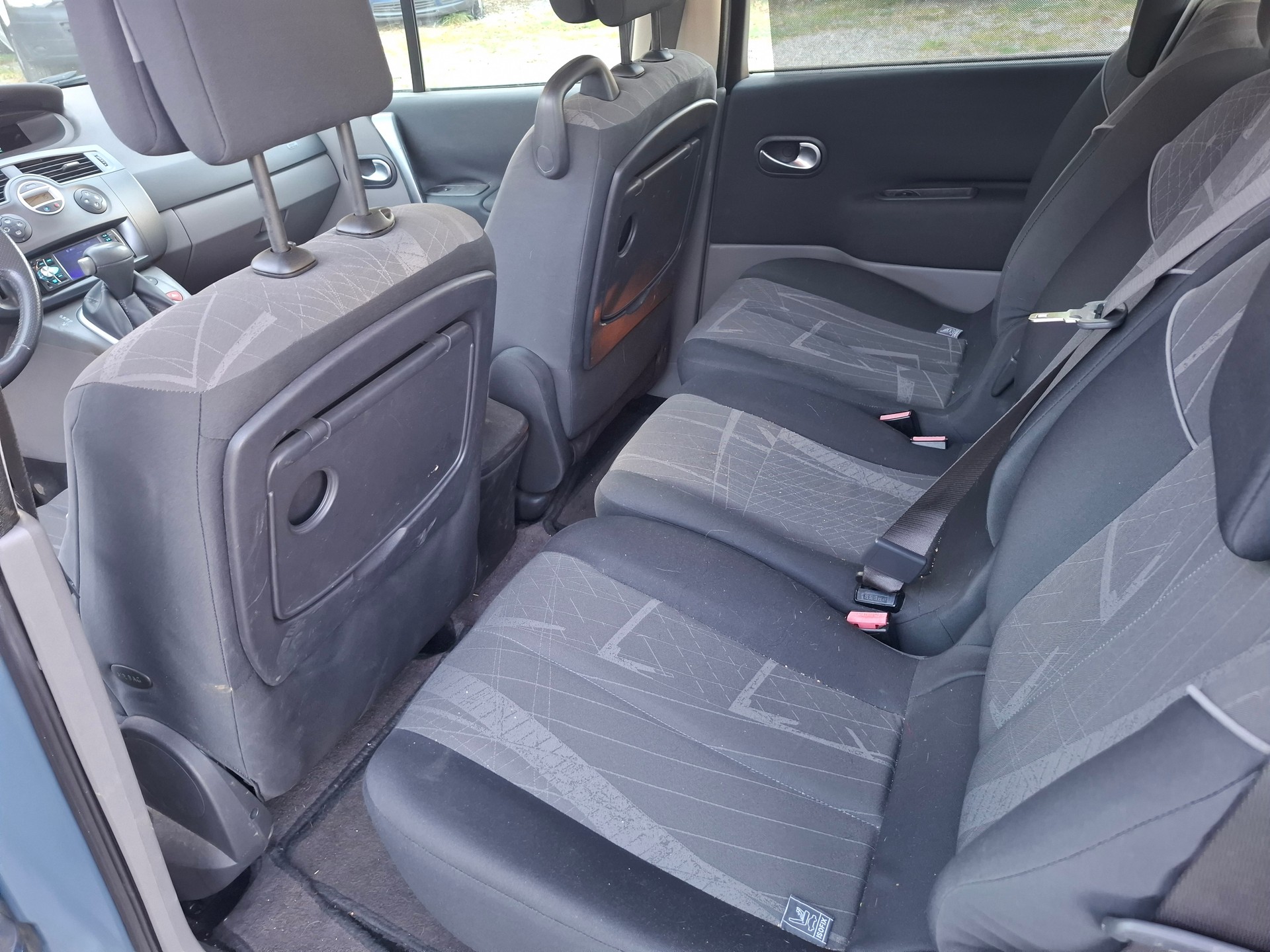 RENAULT Grand Scénic 2.0 16V Authentique Confort-image-9