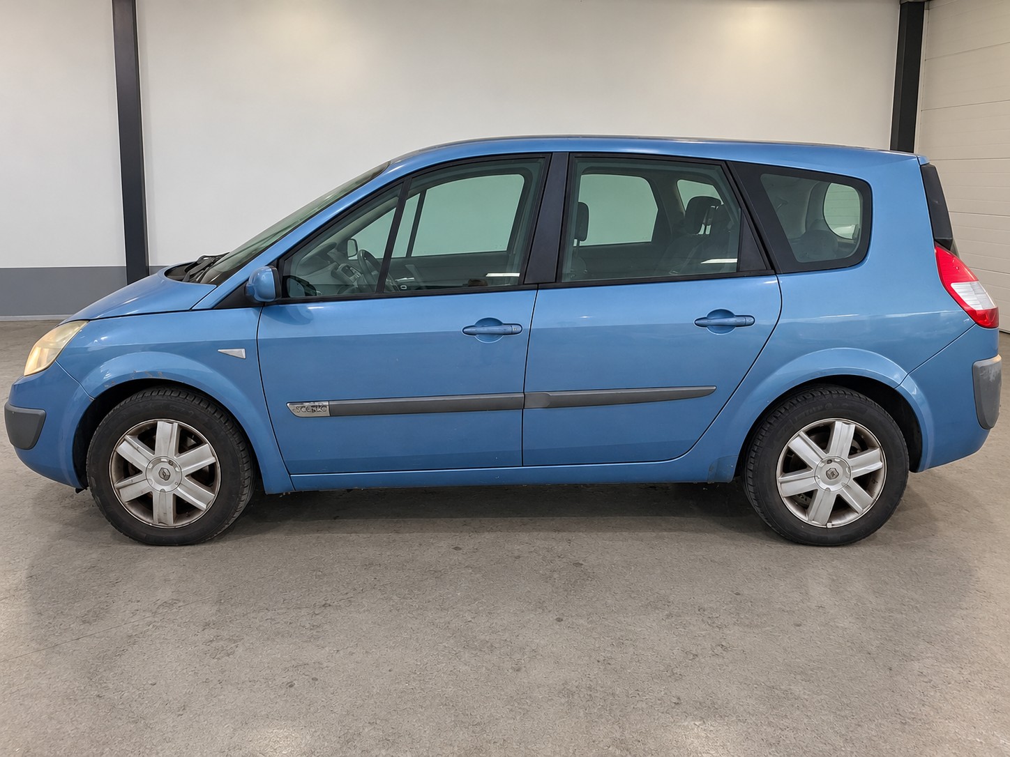 RENAULT Grand Scénic 2.0 16V Authentique Confort-image-3