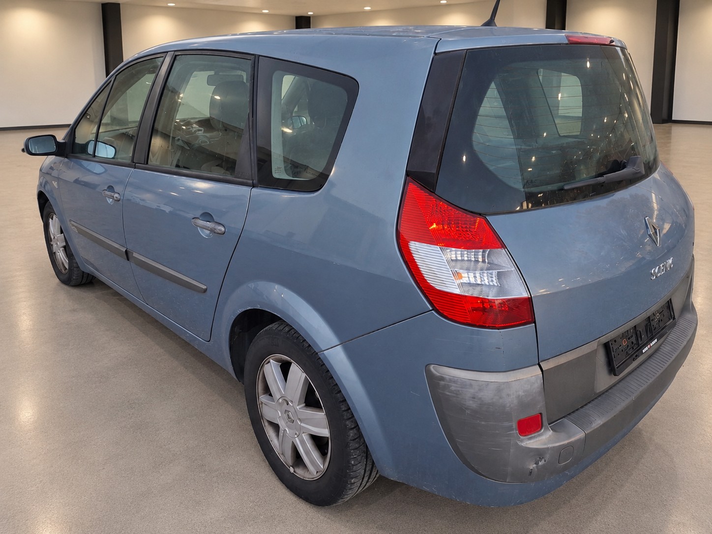 RENAULT Grand Scénic 2.0 16V Authentique Confort-image-5
