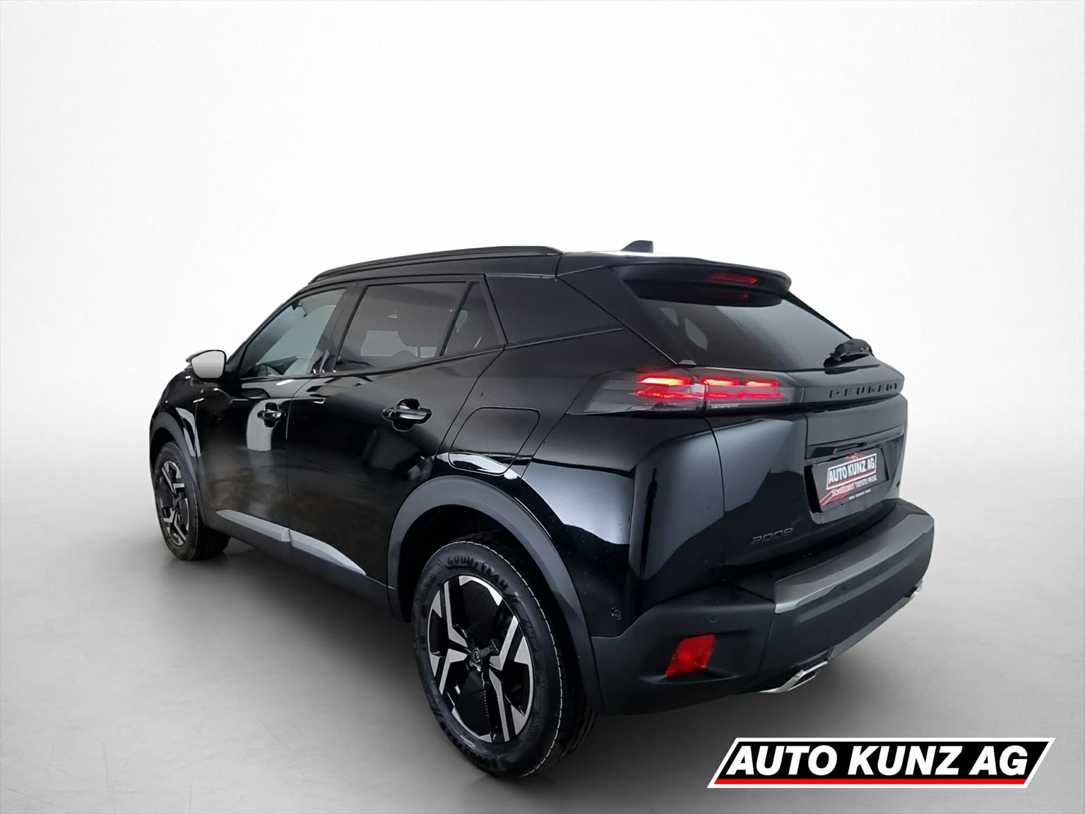 PEUGEOT 2008 GT 1.2 Pure Tech-showroom-element-3