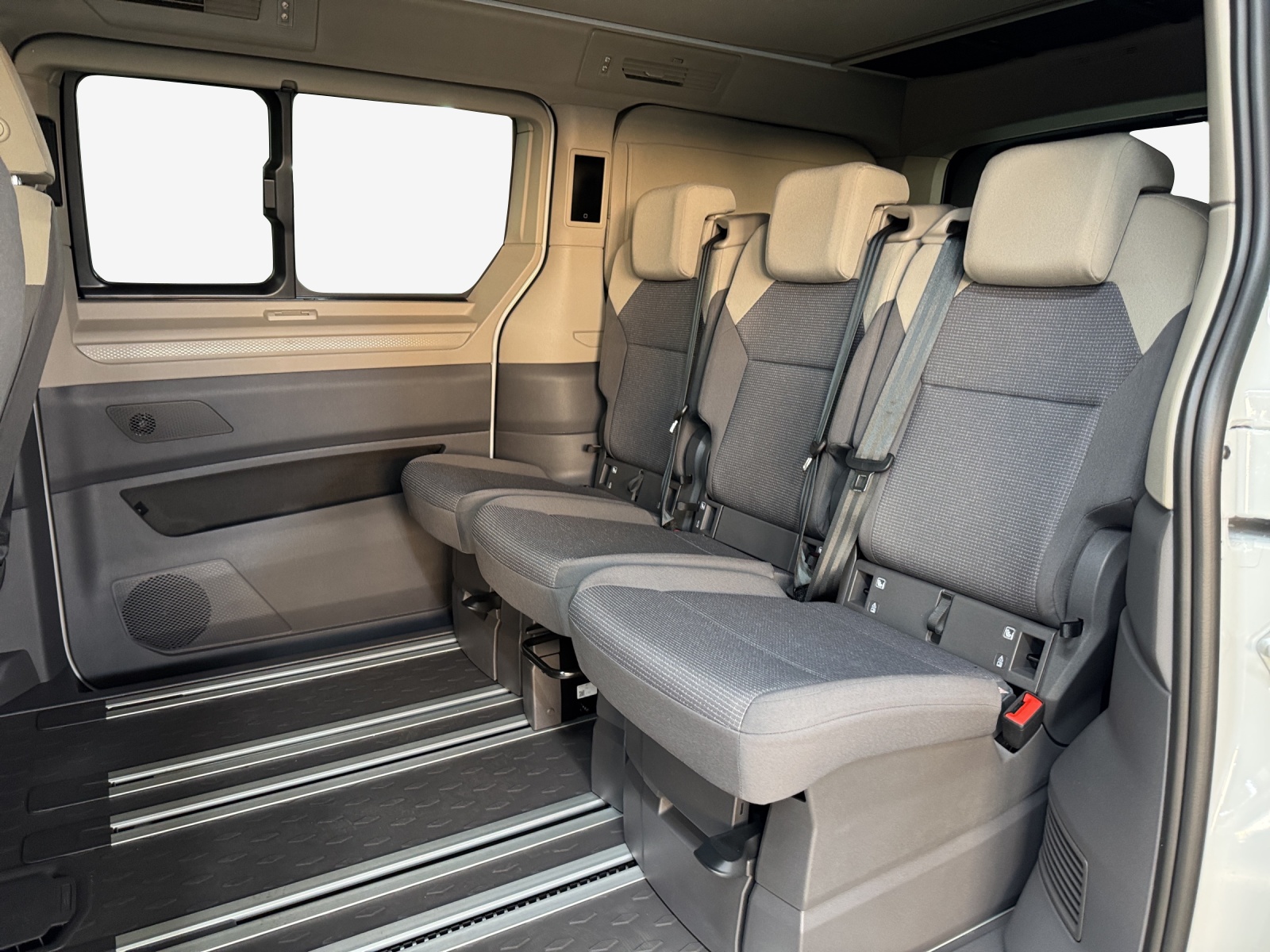 VW California 2.0 TDI Beach Tour-image-11