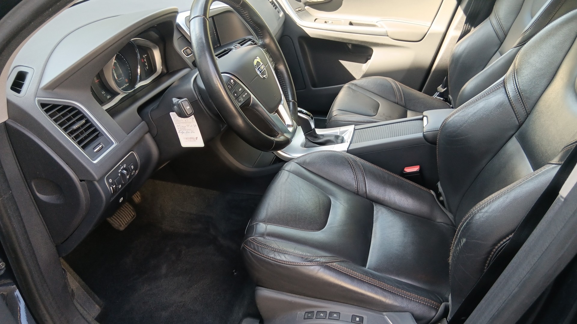 VOLVO XC60 T5 AWD Executive Geartronic-image-5