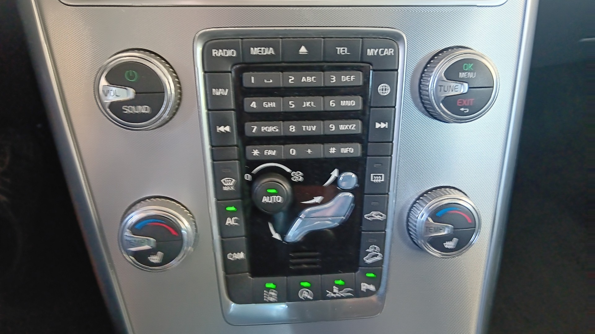 VOLVO XC60 T5 AWD Executive Geartronic-image-6