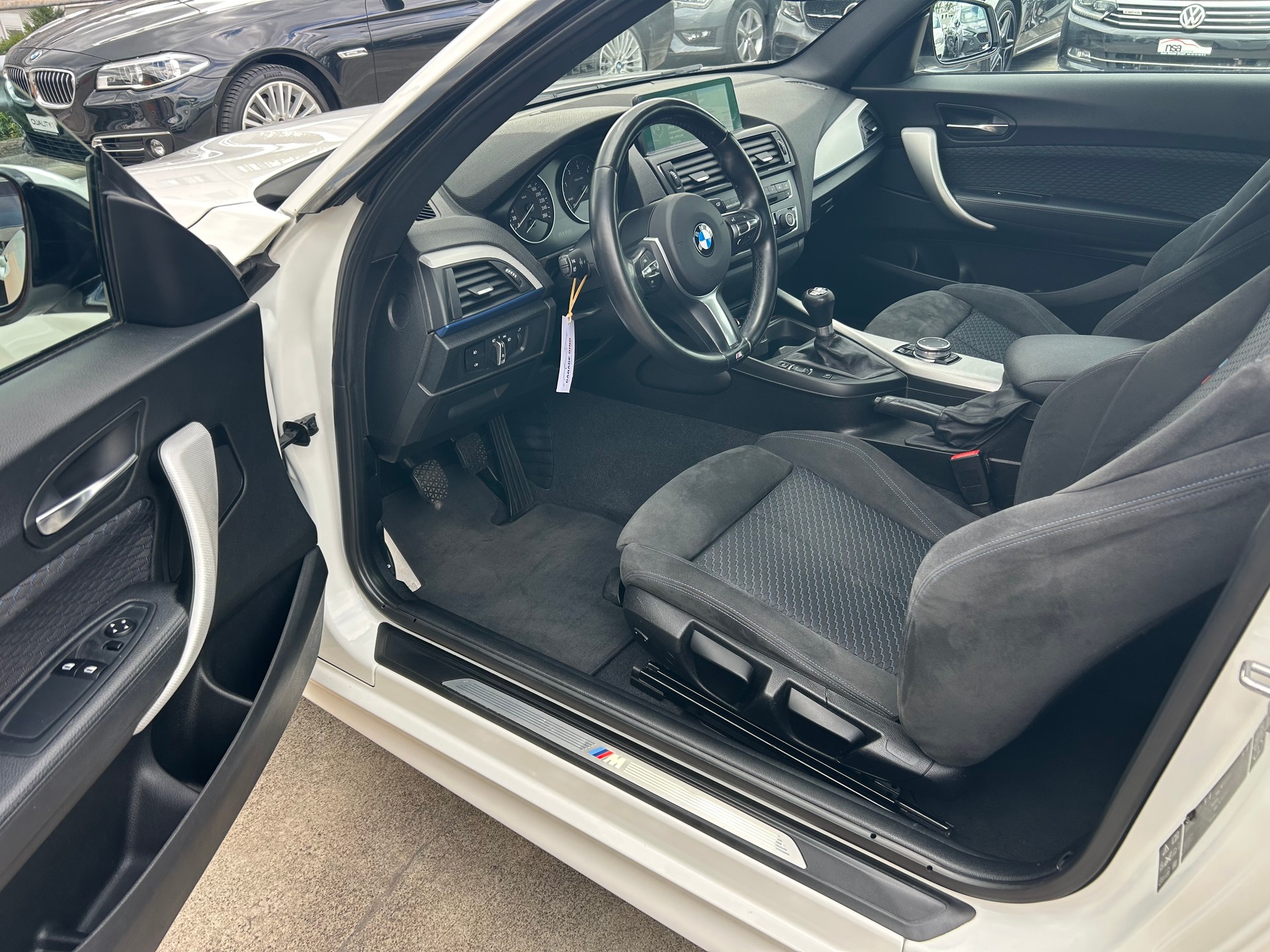 BMW 120d xDrive Sport Line-image-12