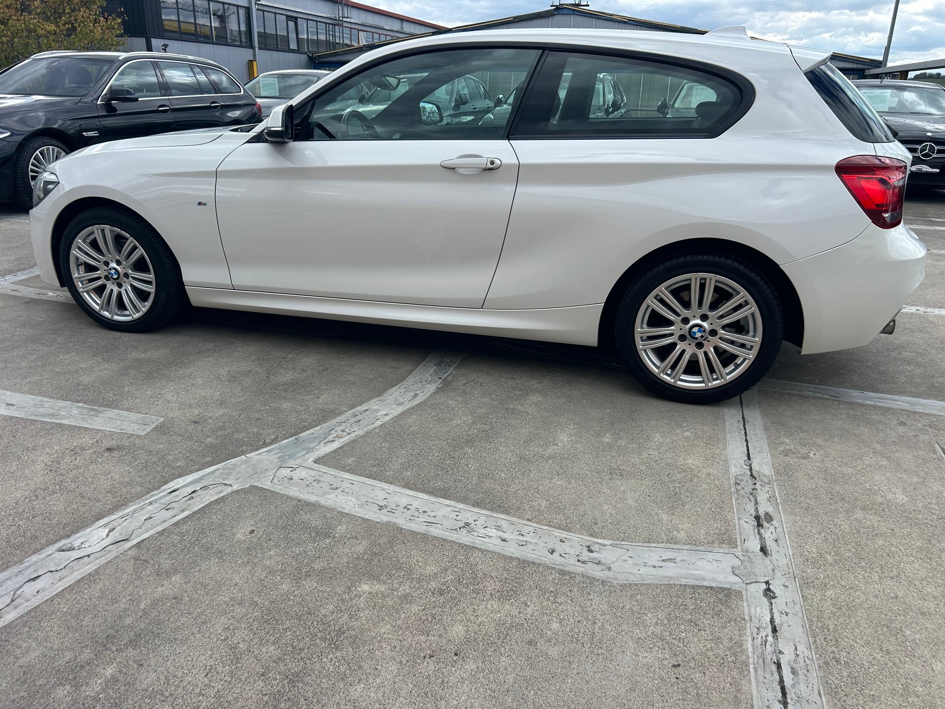 BMW 120d xDrive Sport Line-image-1