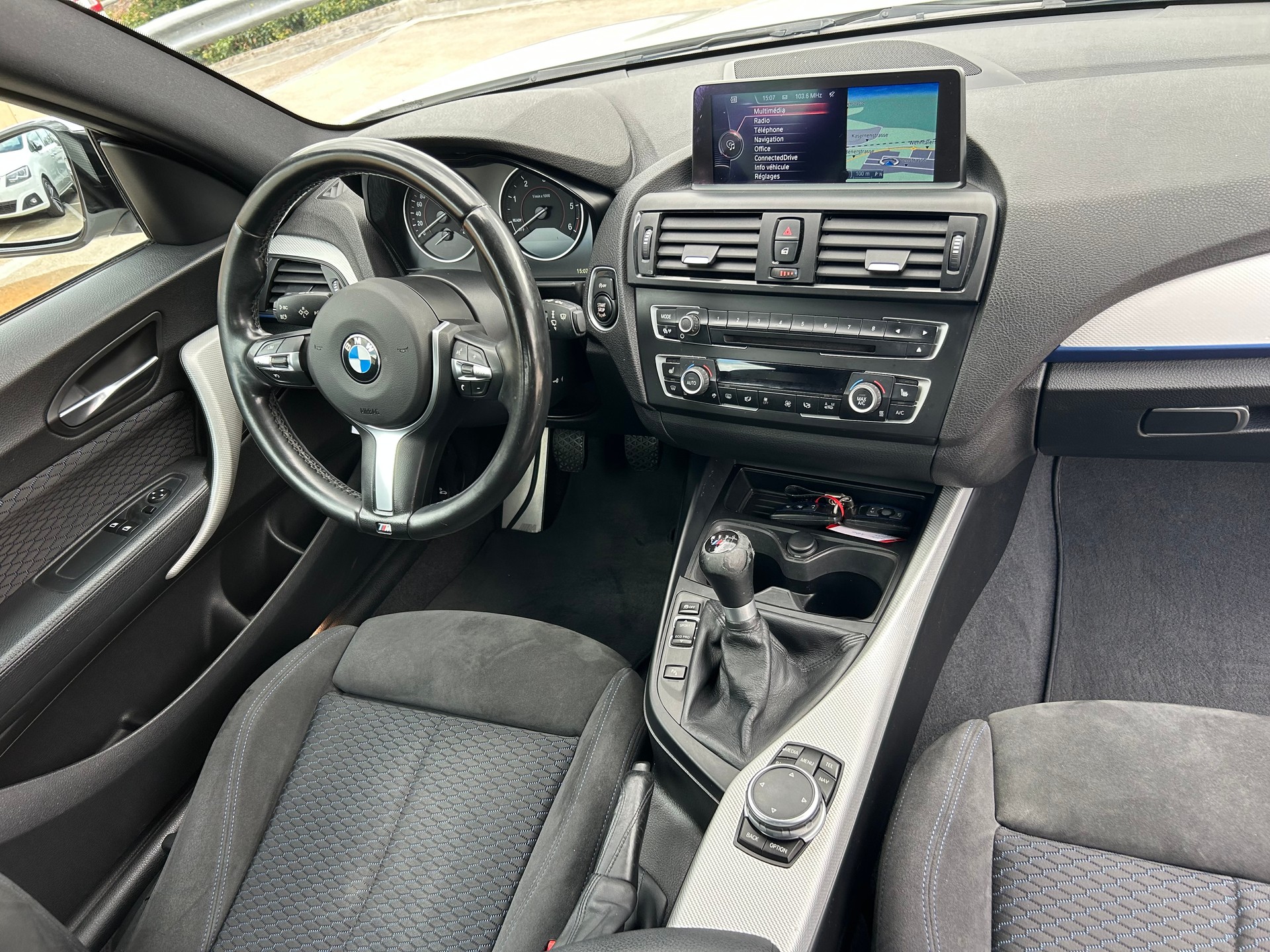 BMW 120d xDrive Sport Line-image-8