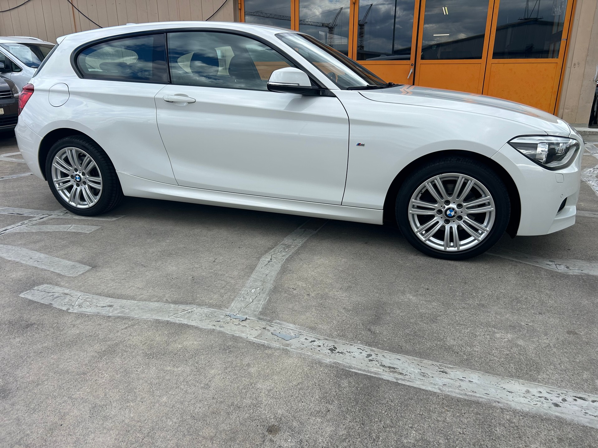 BMW 120d xDrive Sport Line-image-4