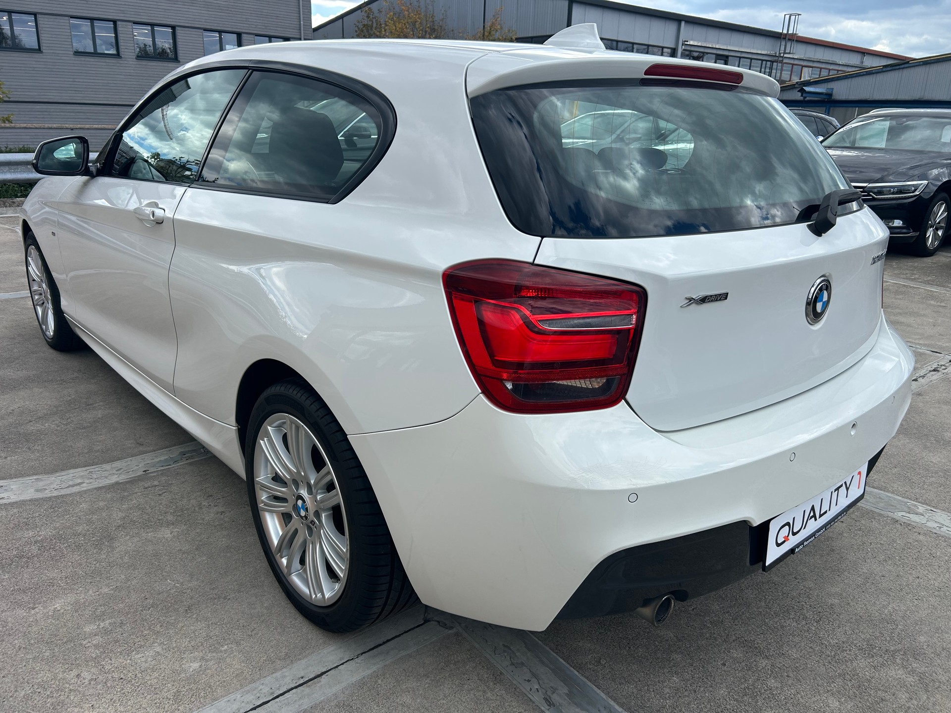 BMW 120d xDrive Sport Line-image-2