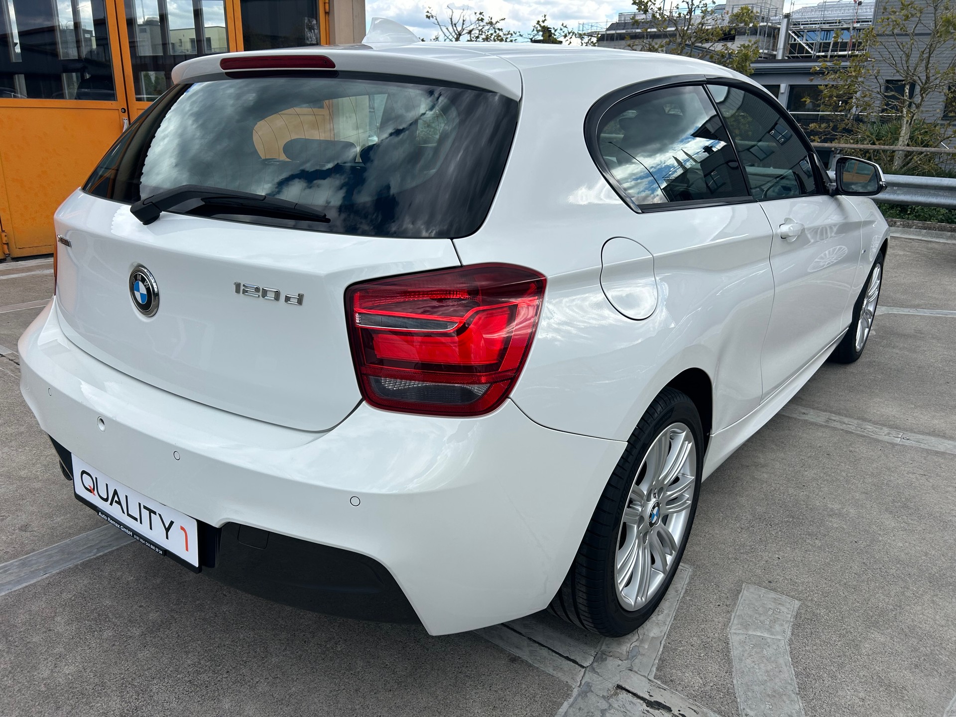 BMW 120d xDrive Sport Line-image-3