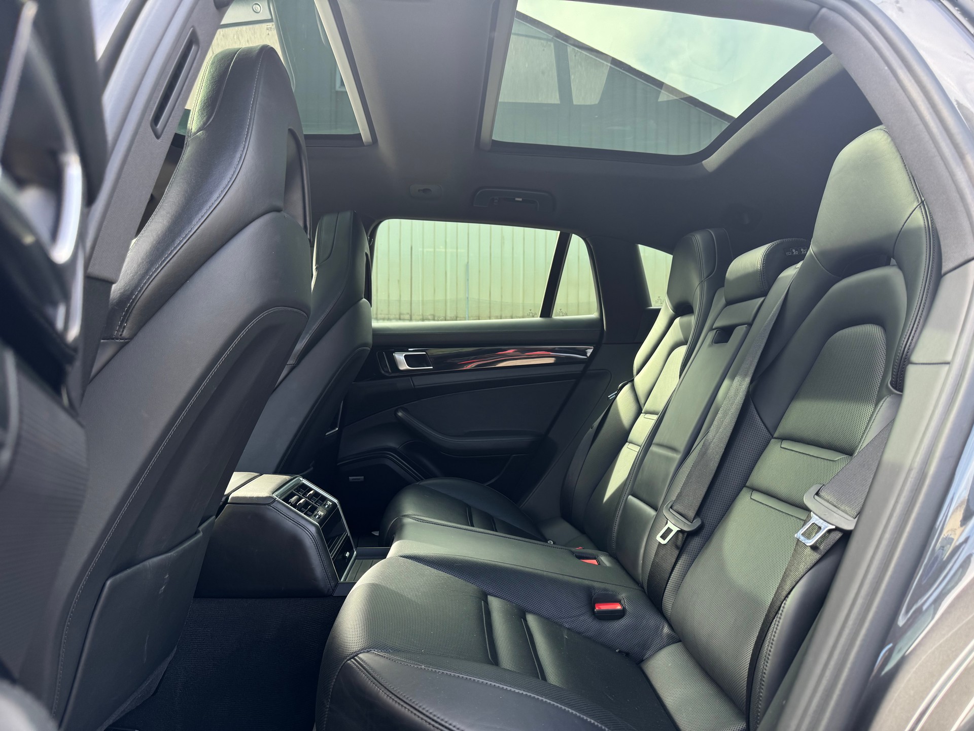 PORSCHE Panamera 4 E-Hybrid Sport Turismo PDK-image-9