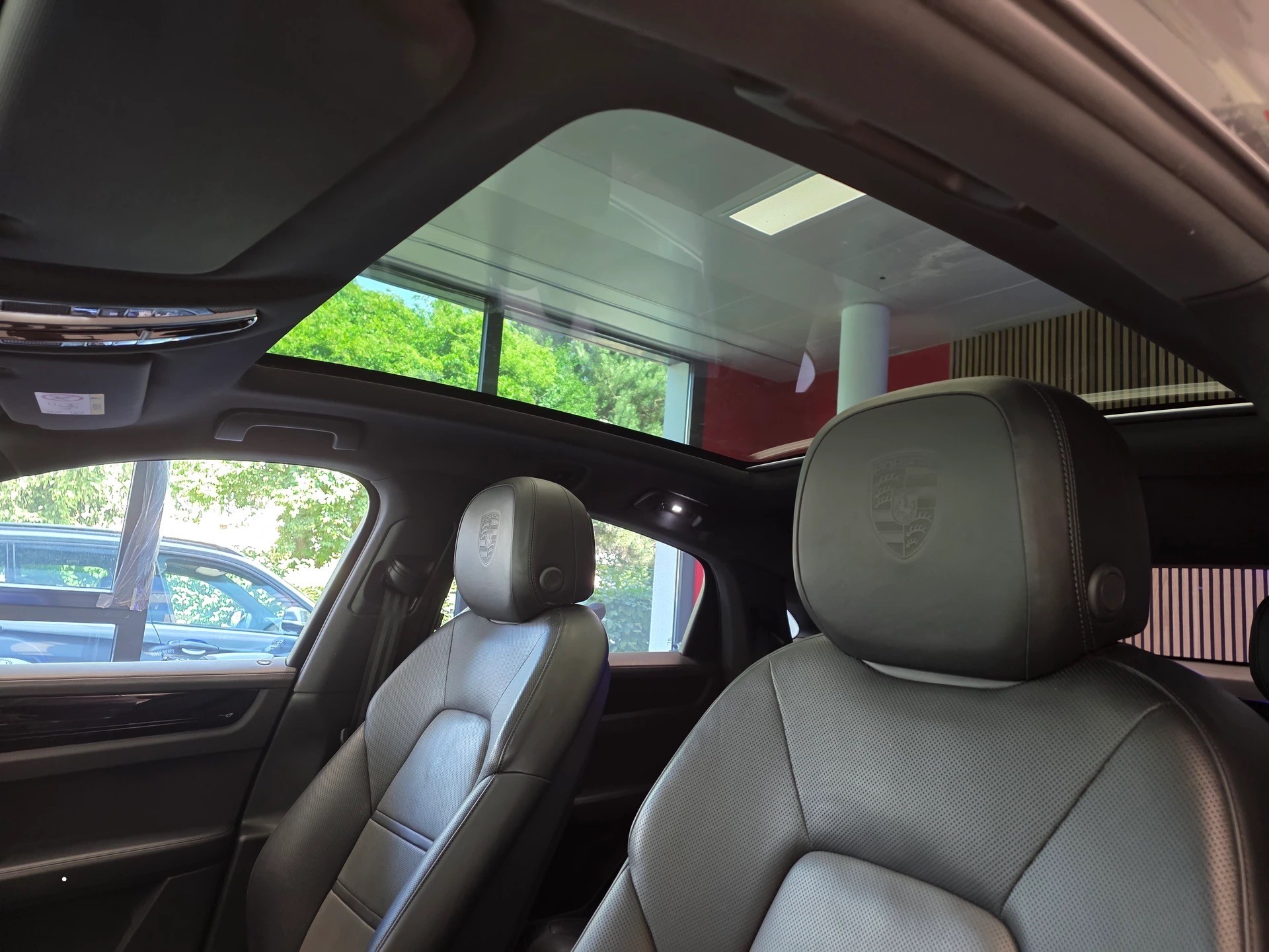PORSCHE Cayenne Coupé 3.0 V6 E-Hybrid-image-4