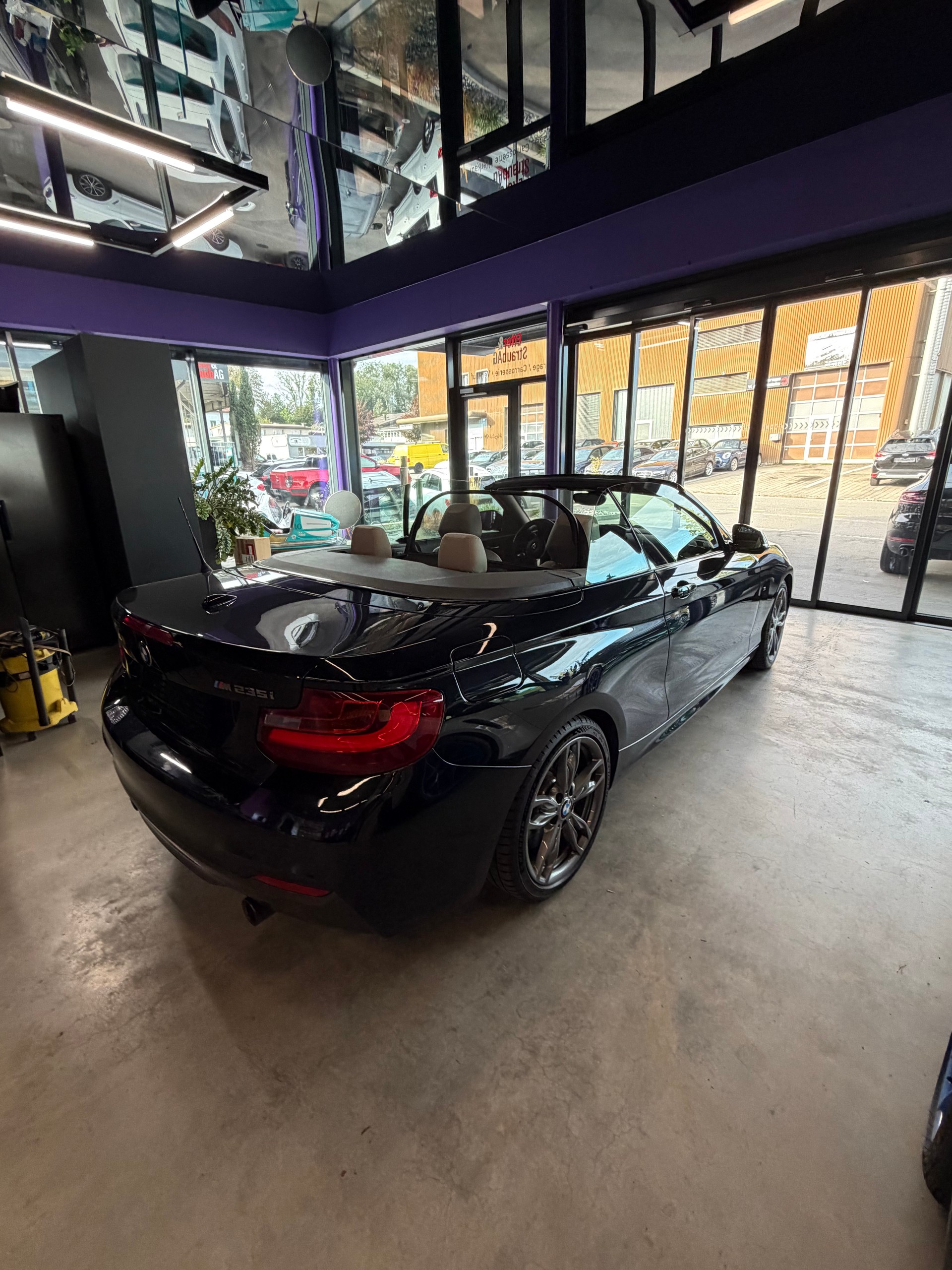 BMW M235i Steptronic-image-12