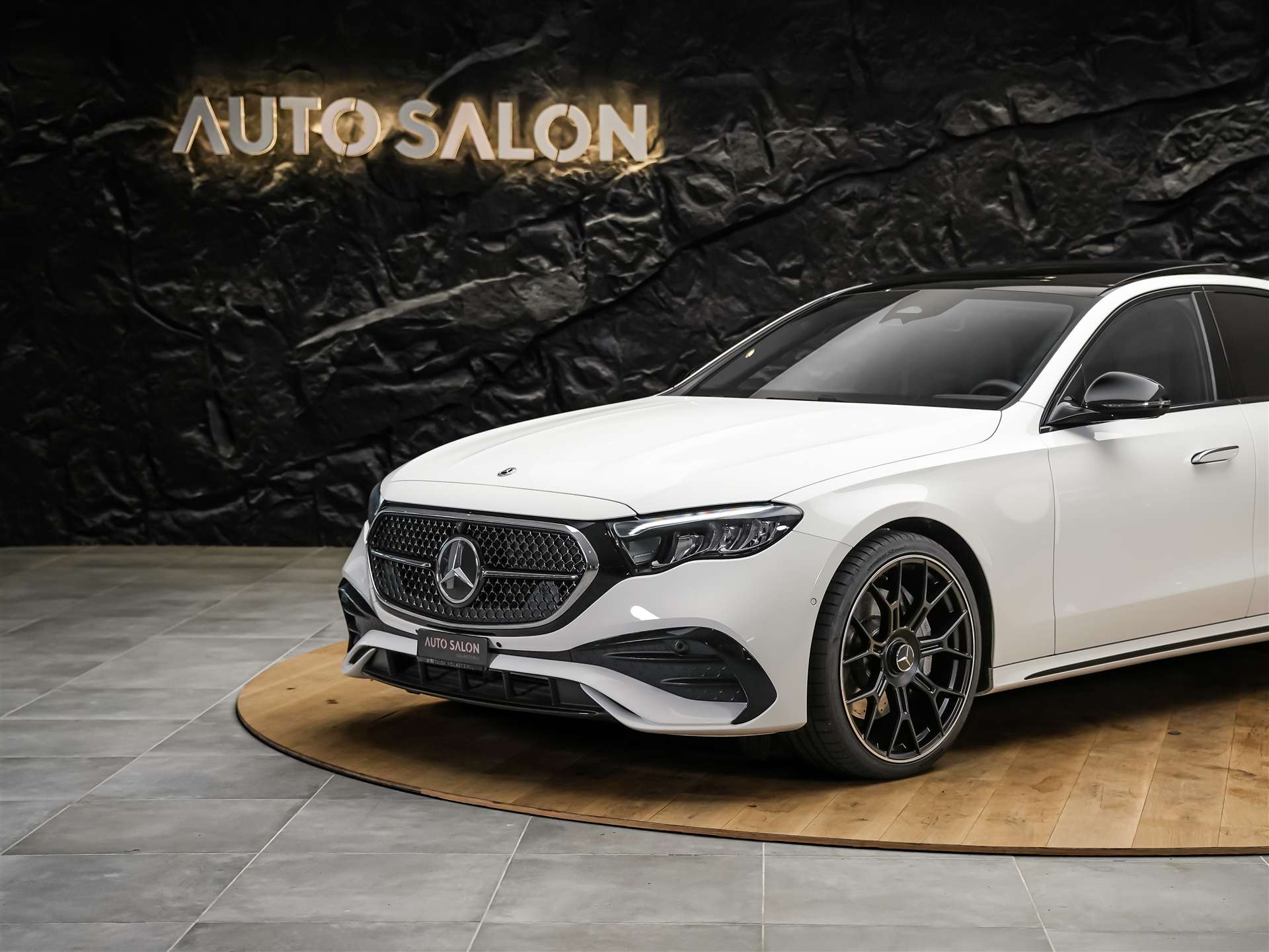 MERCEDES-BENZ E 220 AMG Line d 9G-Tronic *Werksgarantie*21" Felgen*Panorama*Lenkradheizung*-image-14
