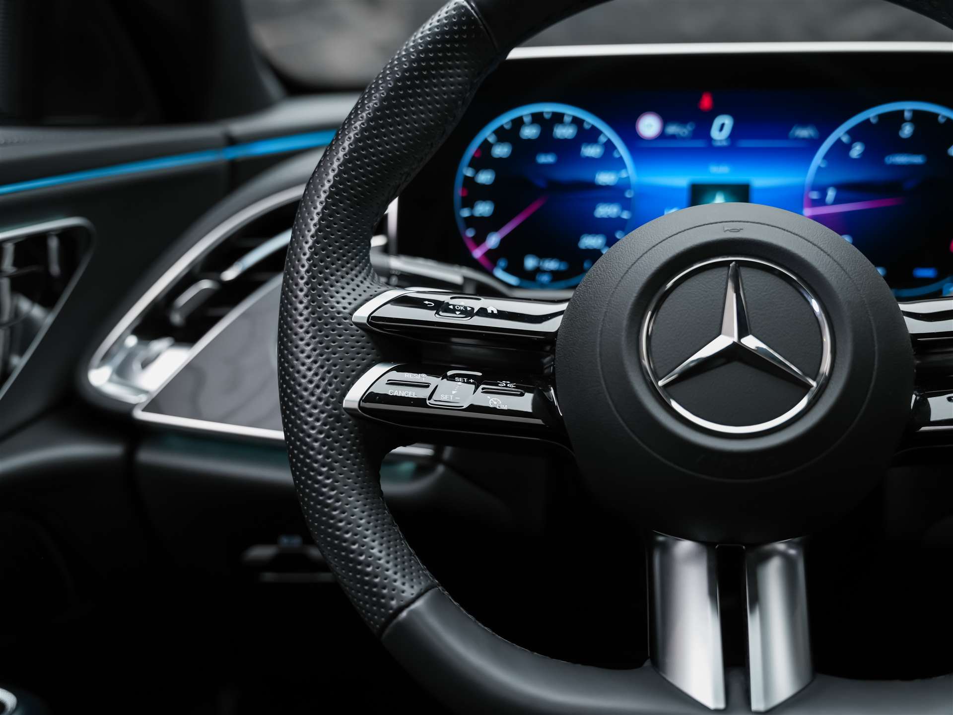 MERCEDES-BENZ E 220 d AMG Line 9G-Tronic *Werksgarantie*21" Felgen*Panorama*Lenkradheizung*-image-28