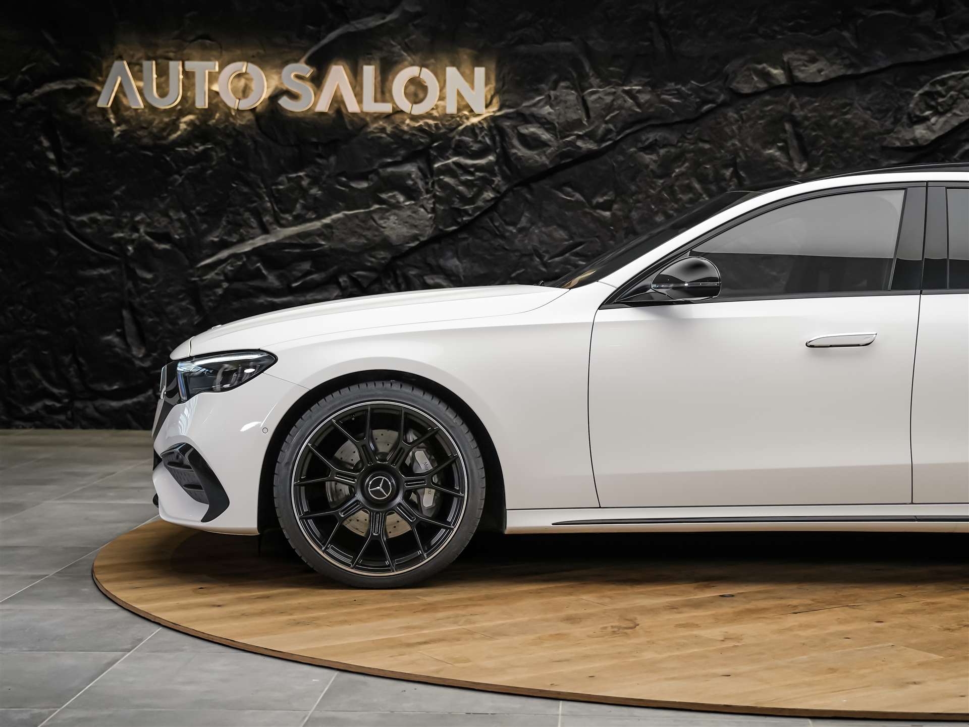 MERCEDES-BENZ E 220 d AMG Line 9G-Tronic *Werksgarantie*21" Felgen*Panorama*Lenkradheizung*-image-16