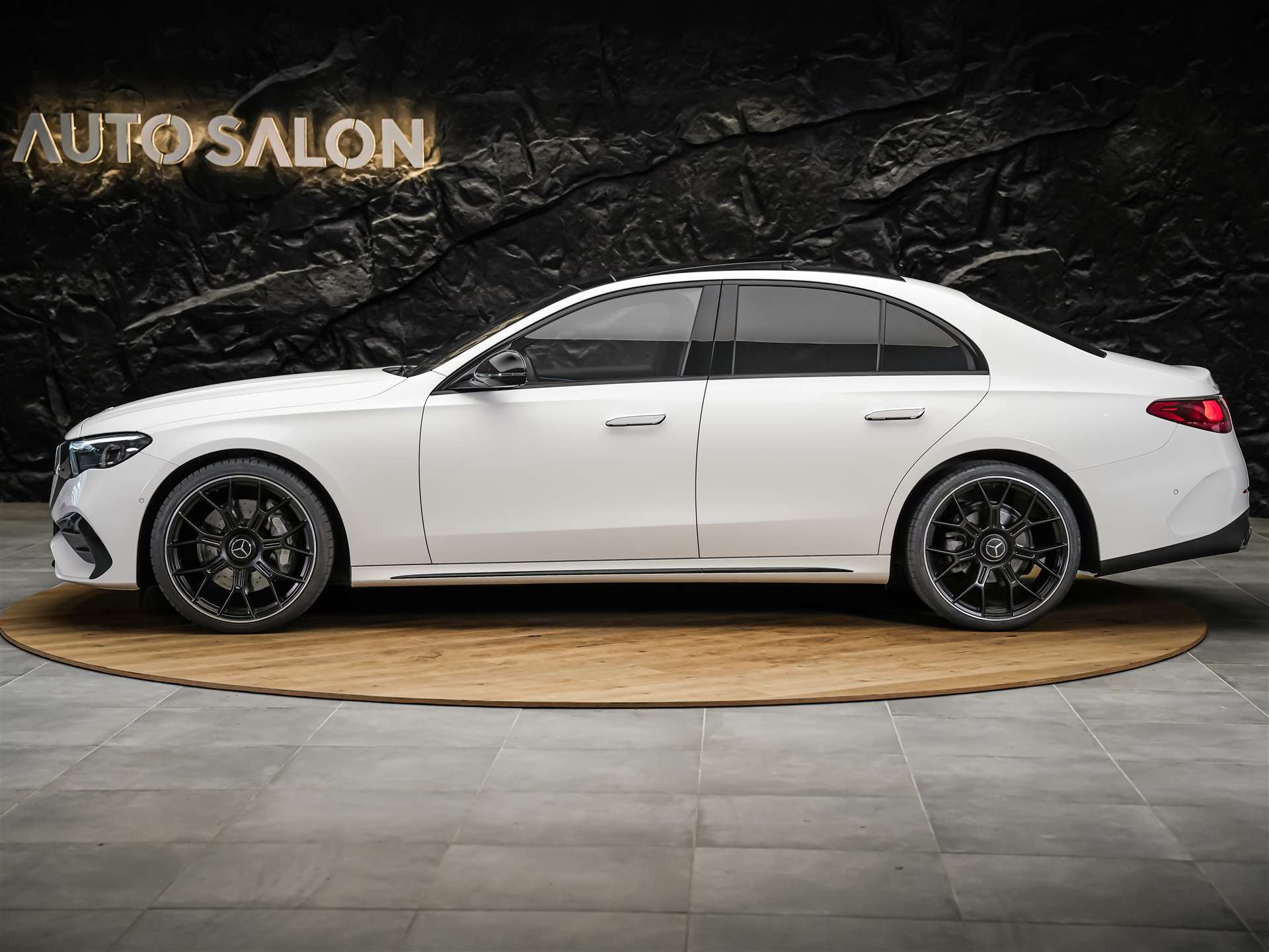 MERCEDES-BENZ E 220 AMG Line d 9G-Tronic *Werksgarantie*21" Felgen*Panorama*Lenkradheizung*-image-1