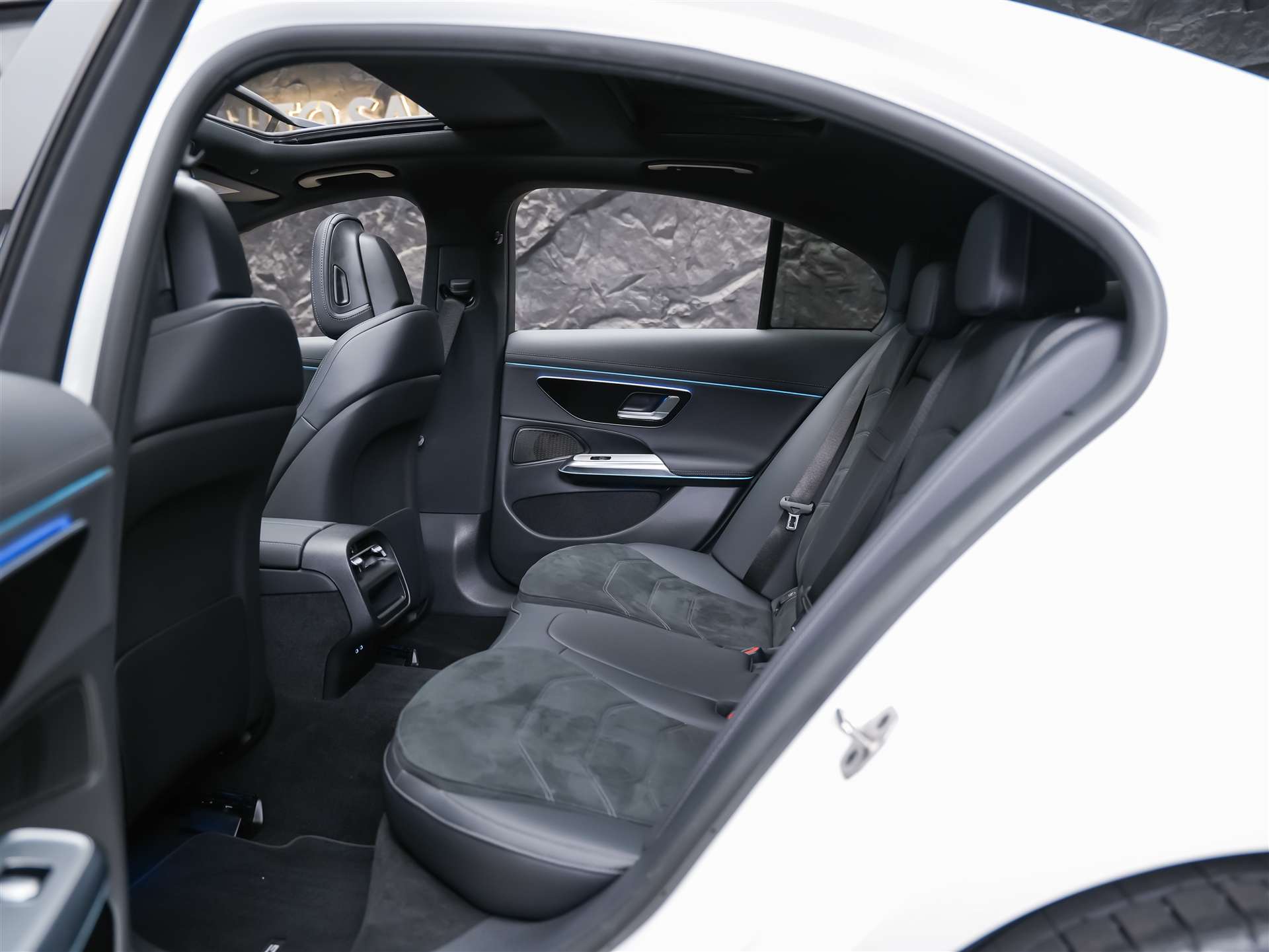 MERCEDES-BENZ E 220 AMG Line d 9G-Tronic *Werksgarantie*21" Felgen*Panorama*Lenkradheizung*-image-13