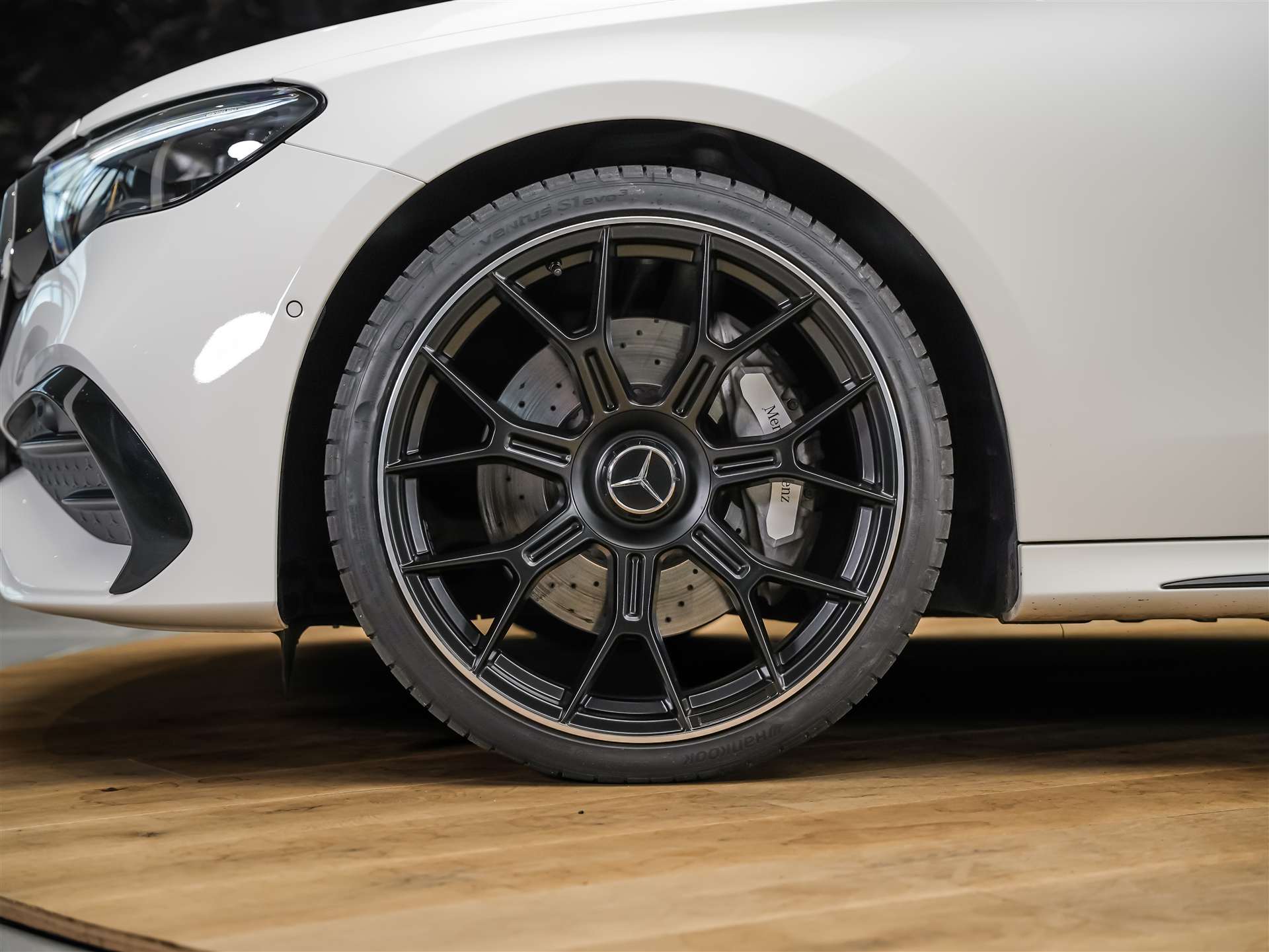 MERCEDES-BENZ E 220 d AMG Line 9G-Tronic *Werksgarantie*21" Felgen*Panorama*Lenkradheizung*-image-17