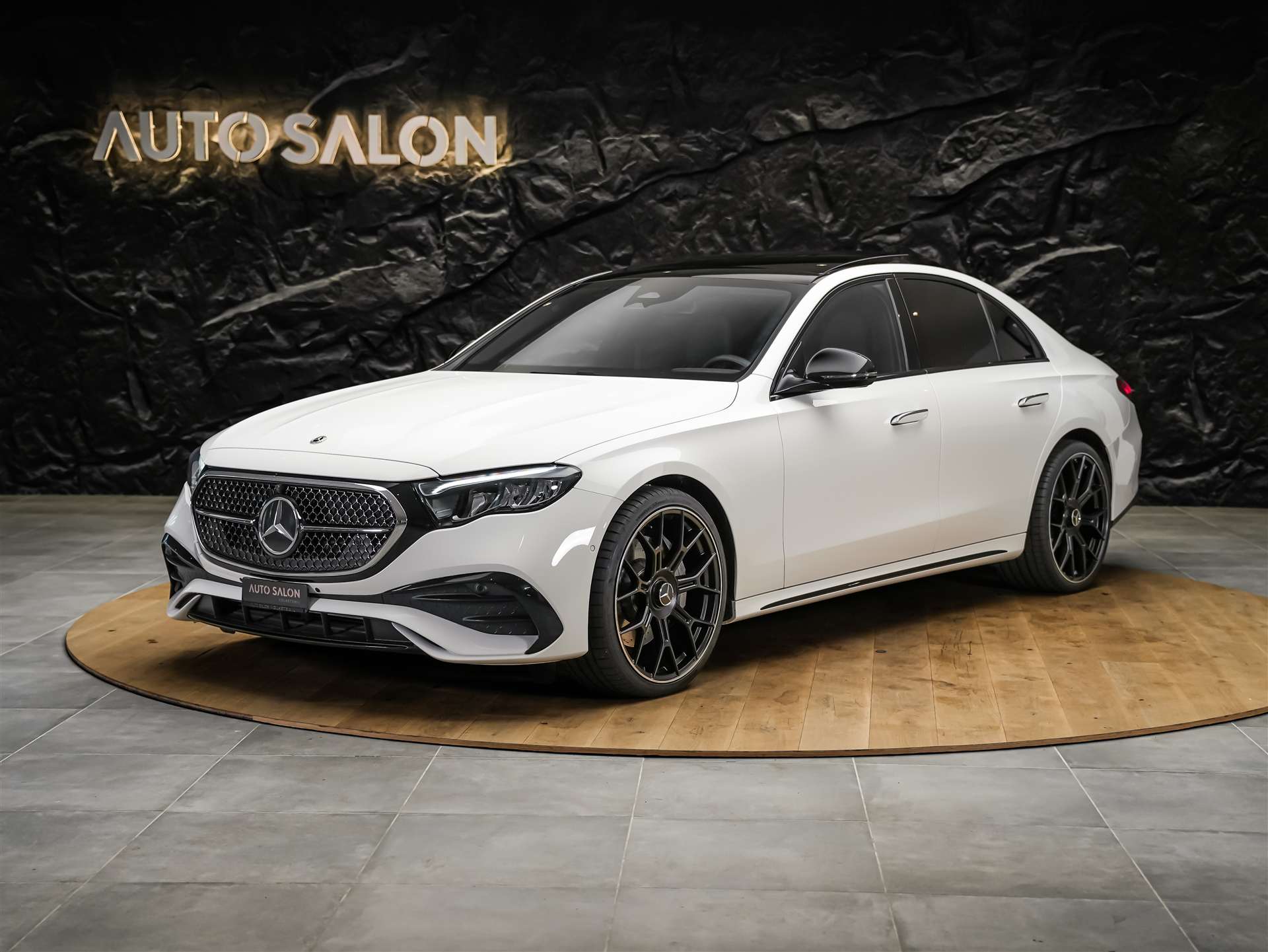MERCEDES-BENZ E 220 AMG Line d 9G-Tronic *Werksgarantie*21" Felgen*Panorama*Lenkradheizung*-image-0