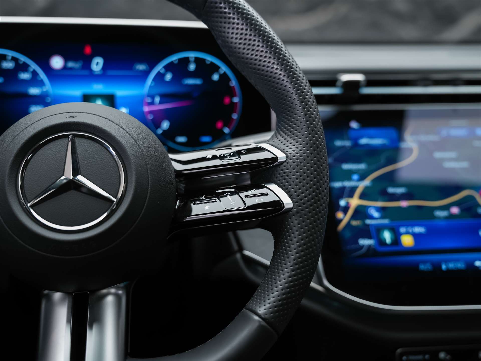 MERCEDES-BENZ E 220 d AMG Line 9G-Tronic *Werksgarantie*21" Felgen*Panorama*Lenkradheizung*-image-29