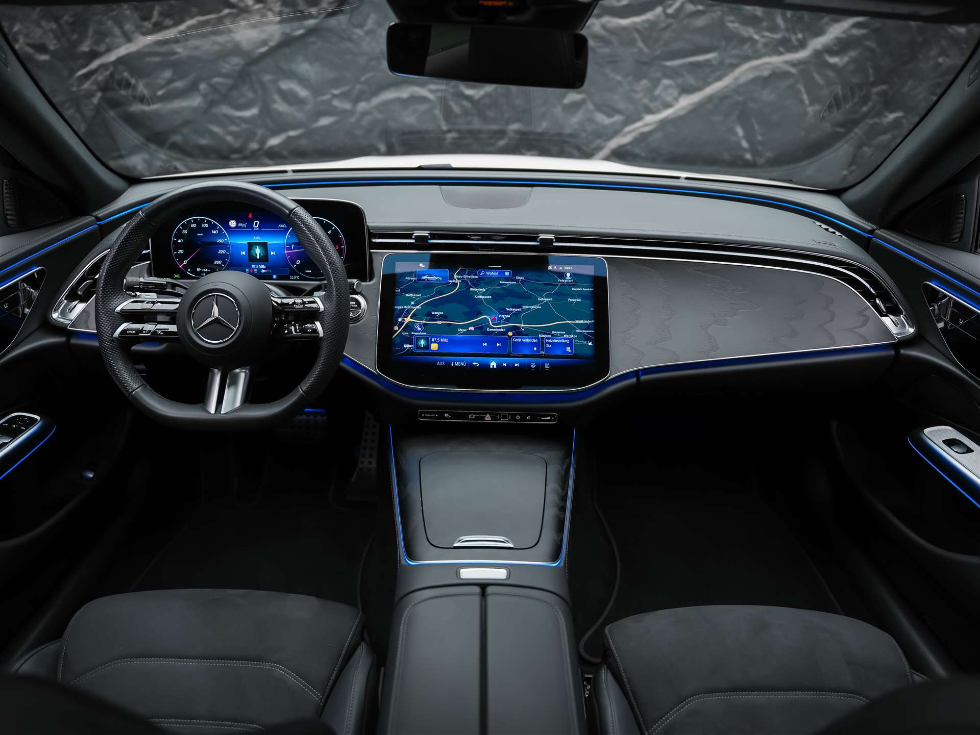 MERCEDES-BENZ E 220 d AMG Line 9G-Tronic *Werksgarantie*21" Felgen*Panorama*Lenkradheizung*-image-19