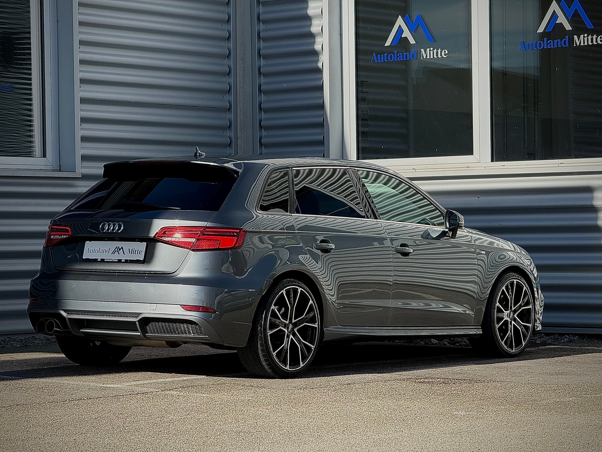 AUDI A3 Sportback 1.5 TFSI S-tronic Design-image-1